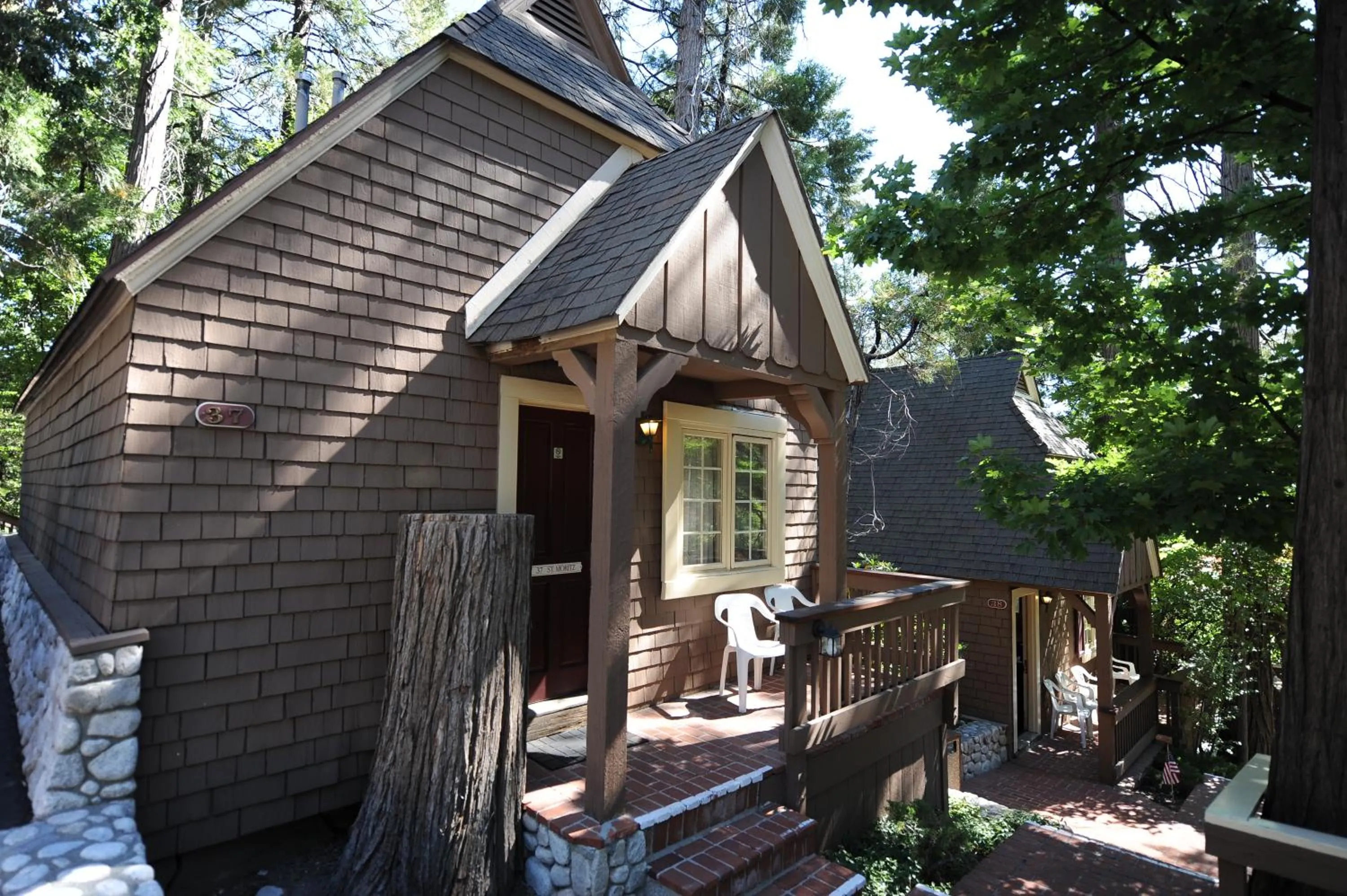 Property building in Saddleback Inn at Lake Arrowhead
