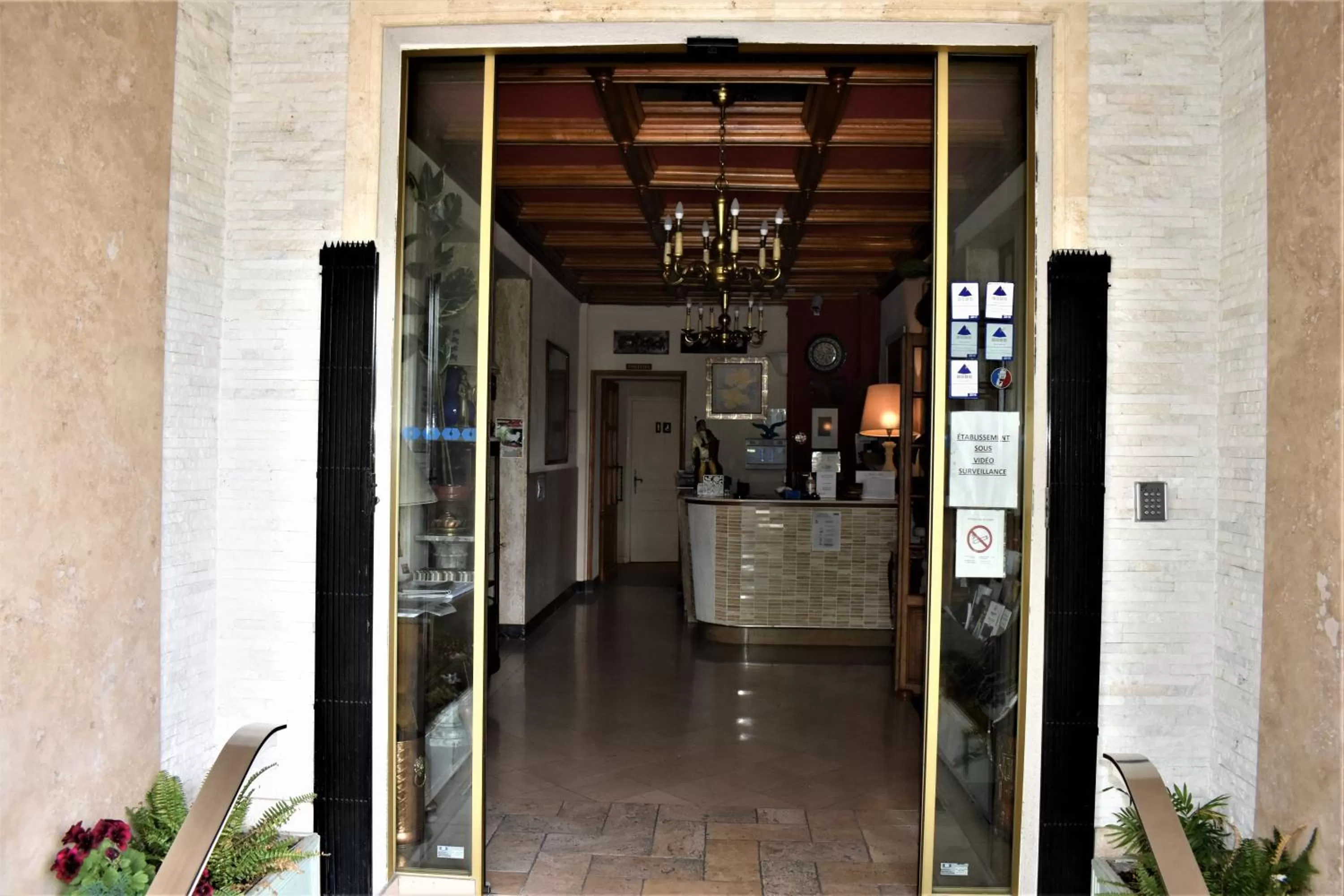 Facade/entrance in Hôtel Le Sauvage