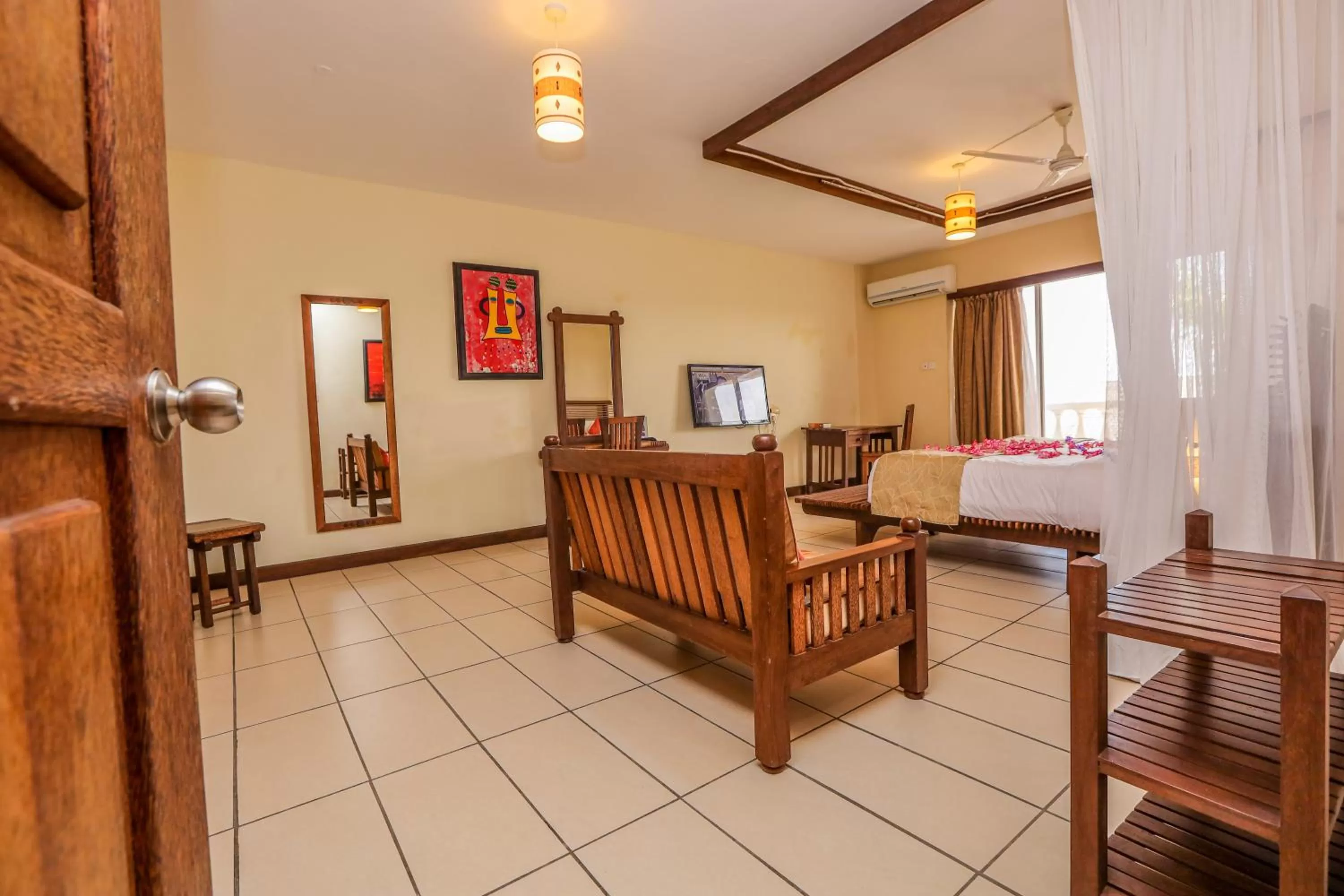 TV and multimedia, Bed in CityBlue Creekside Hotel & Suites