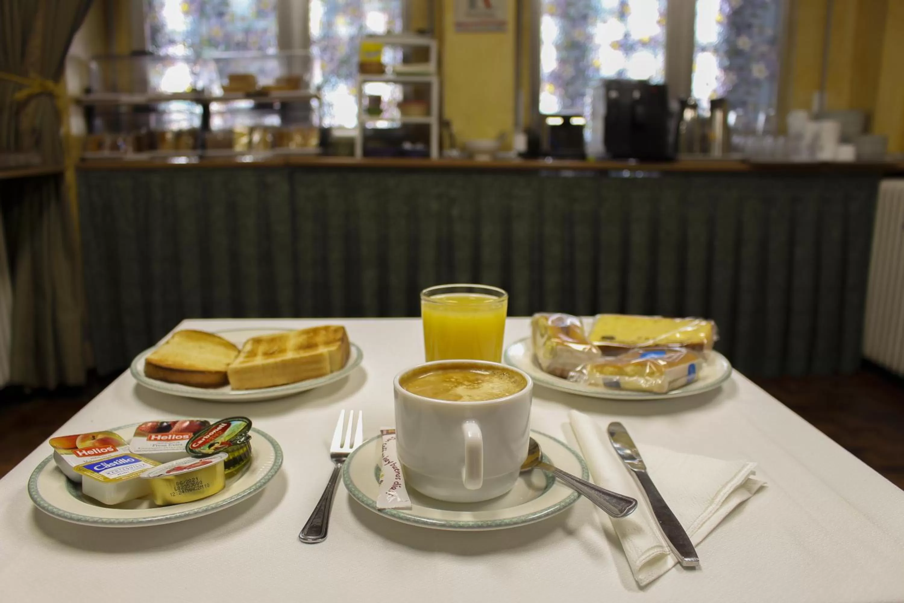 Continental breakfast in Hotel Reyes Catolicos