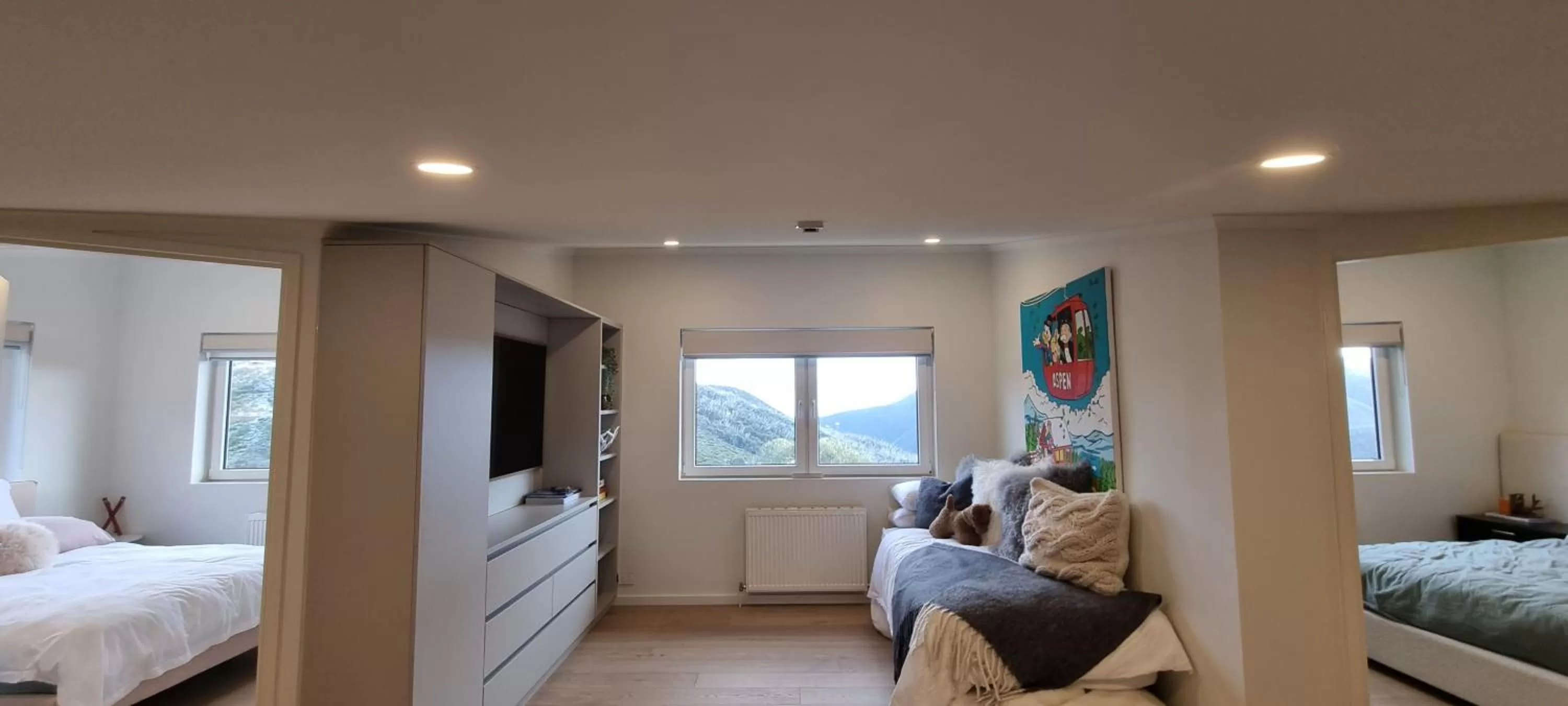 Property building, Bed in Cedarwood Apartments