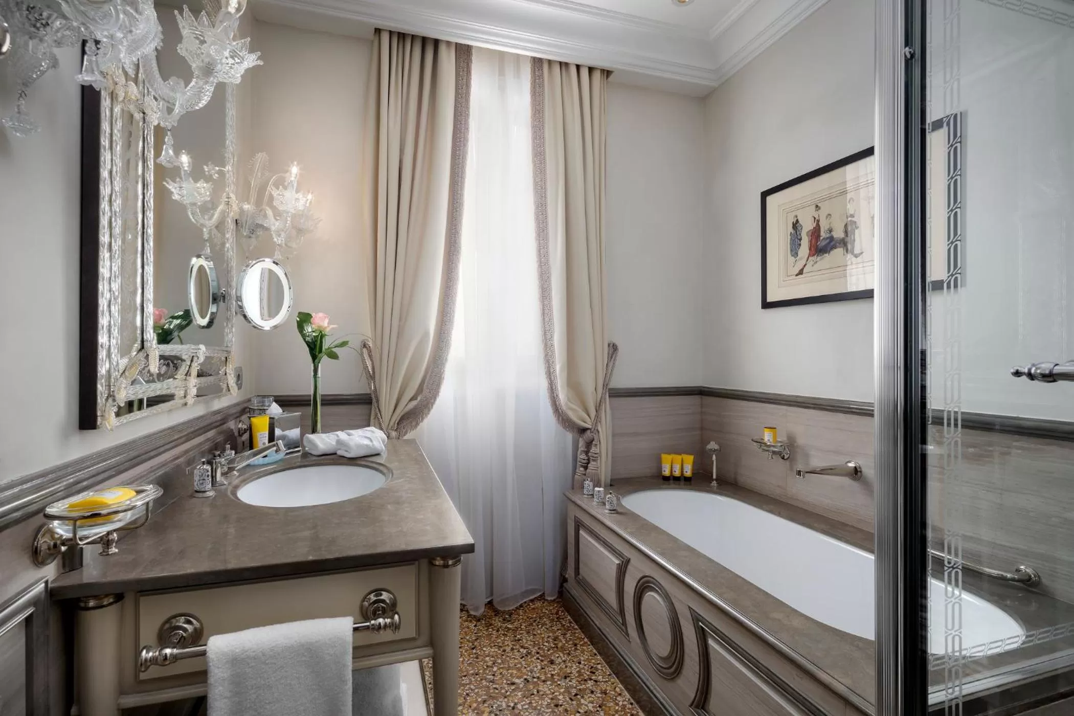 Bathroom, Bed in Hotel Danieli, Venice