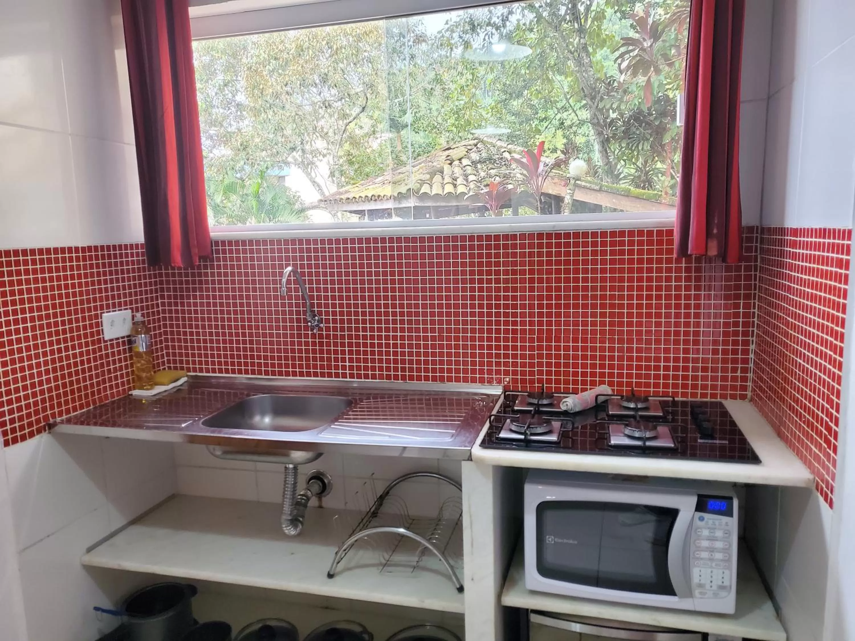 Kitchen or kitchenette in Apartamentos Casa da Pedra