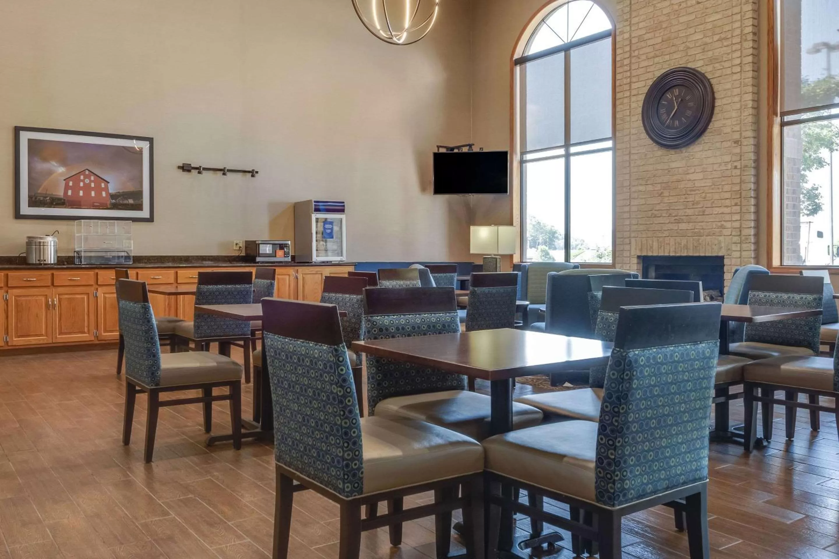 Restaurant/places to eat in Comfort Inn Millersburg