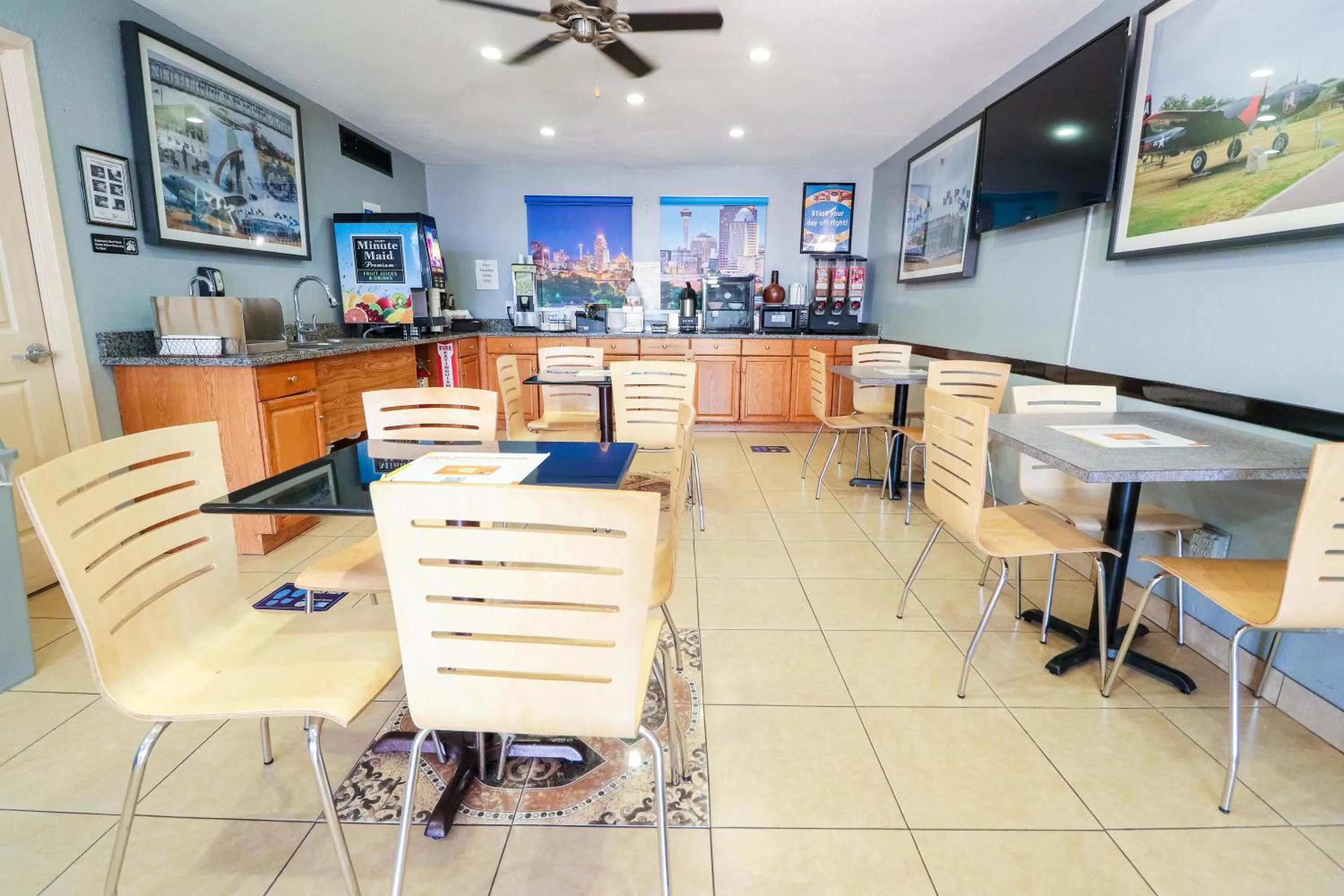 Seating area in Rodeway Inn San Antonio Lackland AFB - SeaWorld