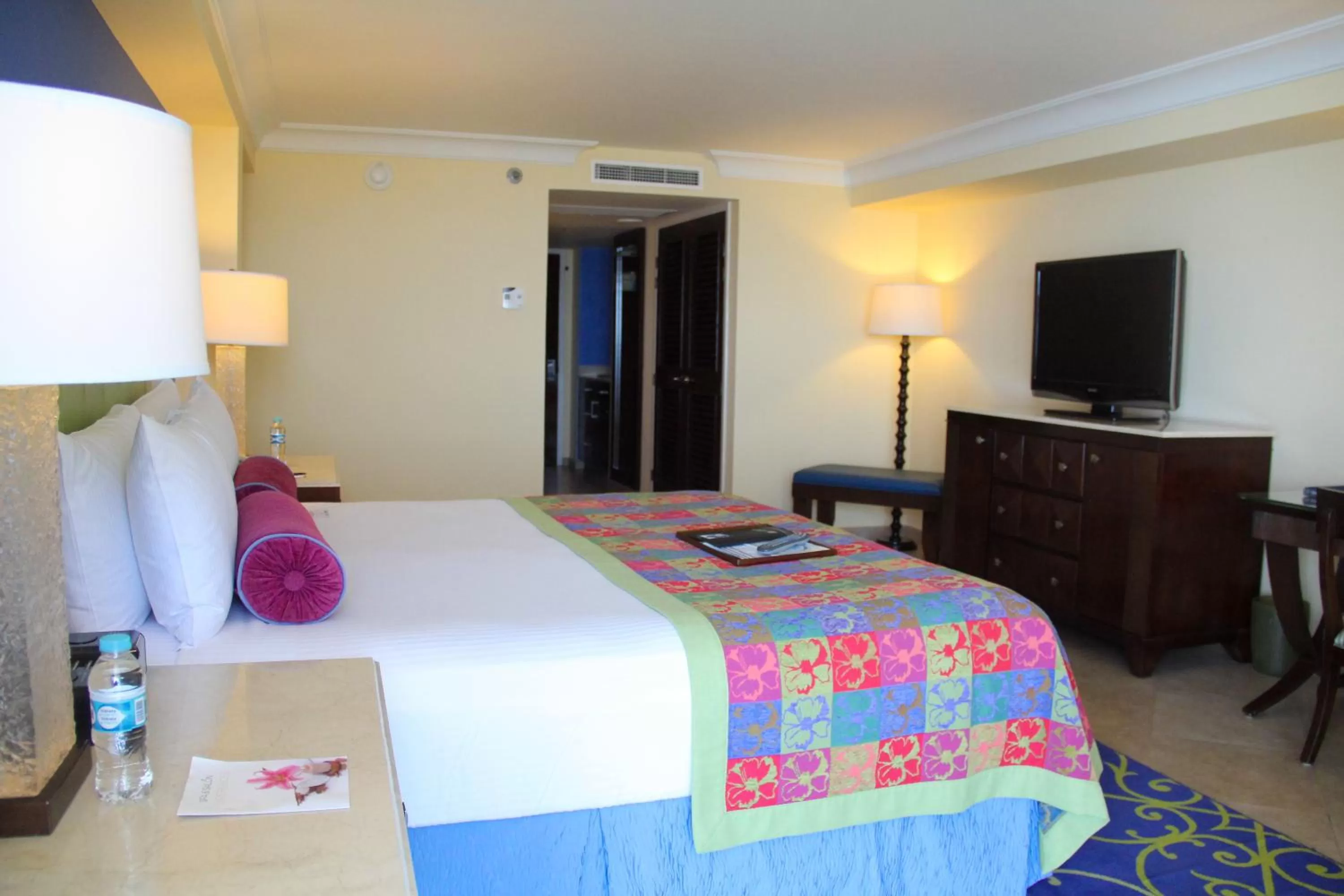 Photo of the whole room, Bed in Princess Mundo Imperial Riviera Diamante Acapulco