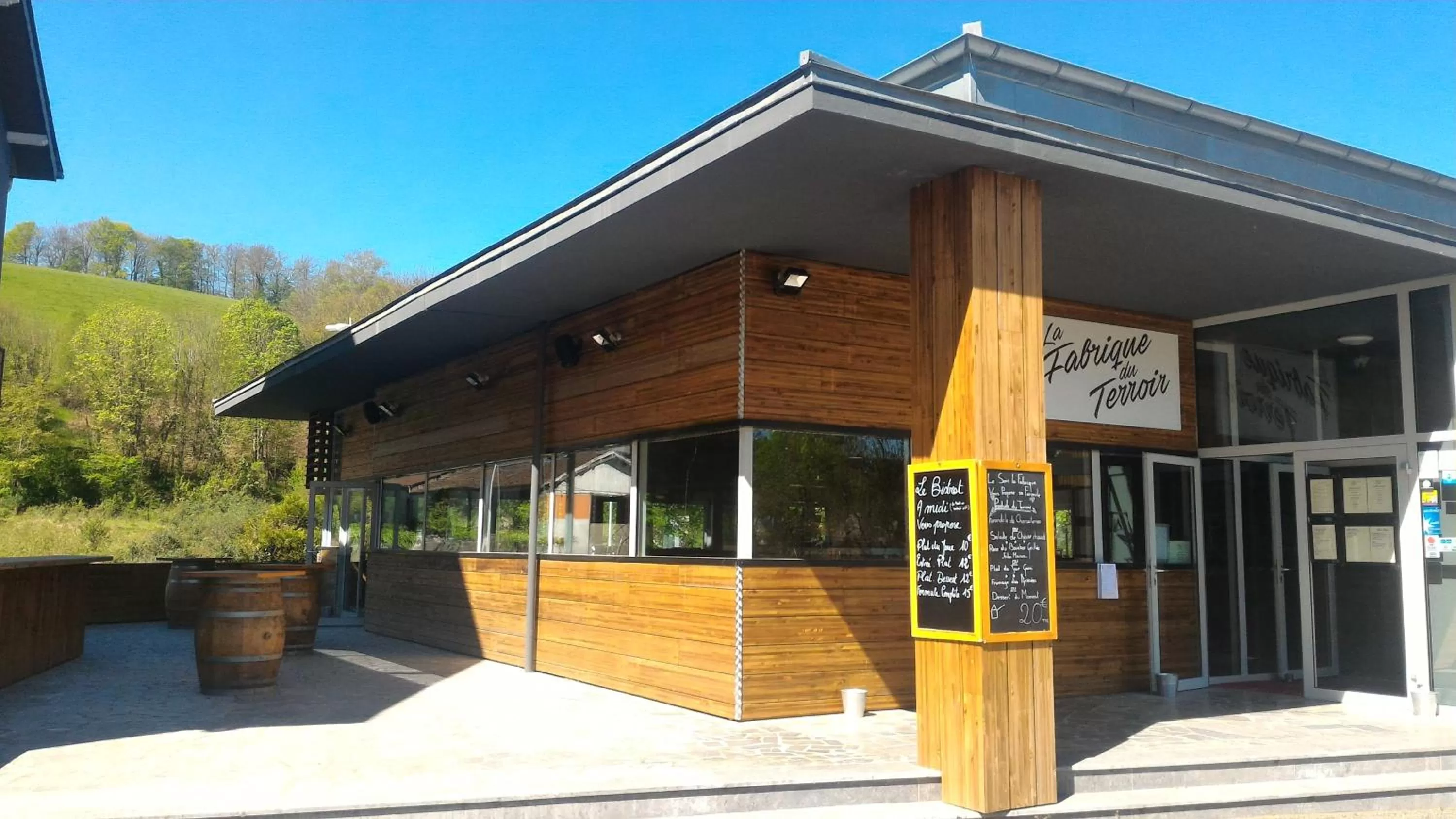 Restaurant/places to eat in Carré Py' Hôtel