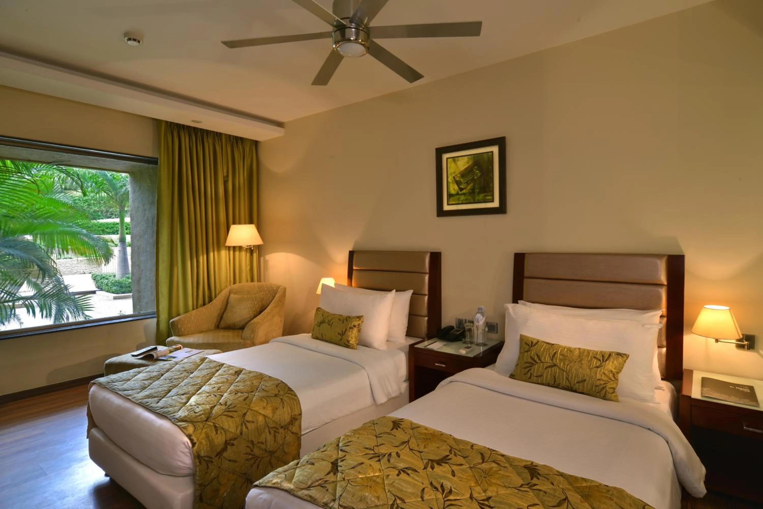 Photo of the whole room, Bed in The Corinthians Resort