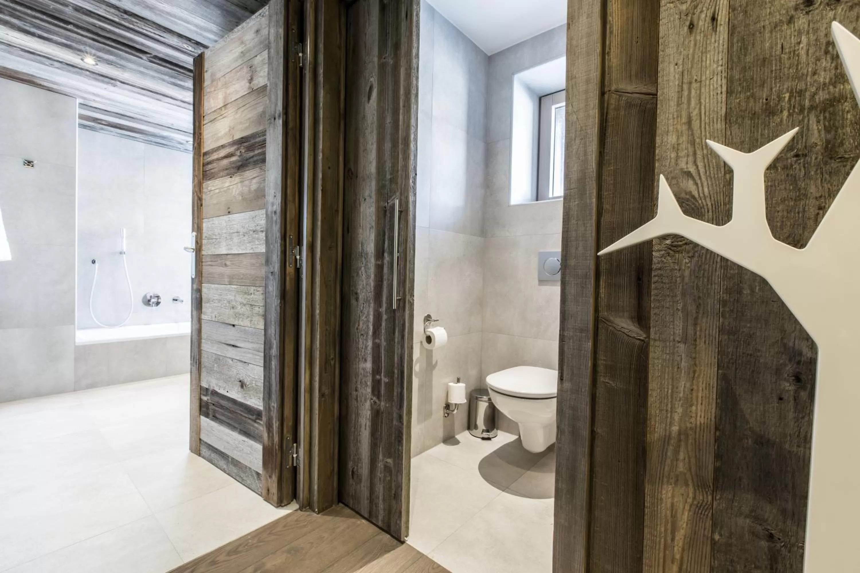 Toilet in Hôtel Spa Crychar