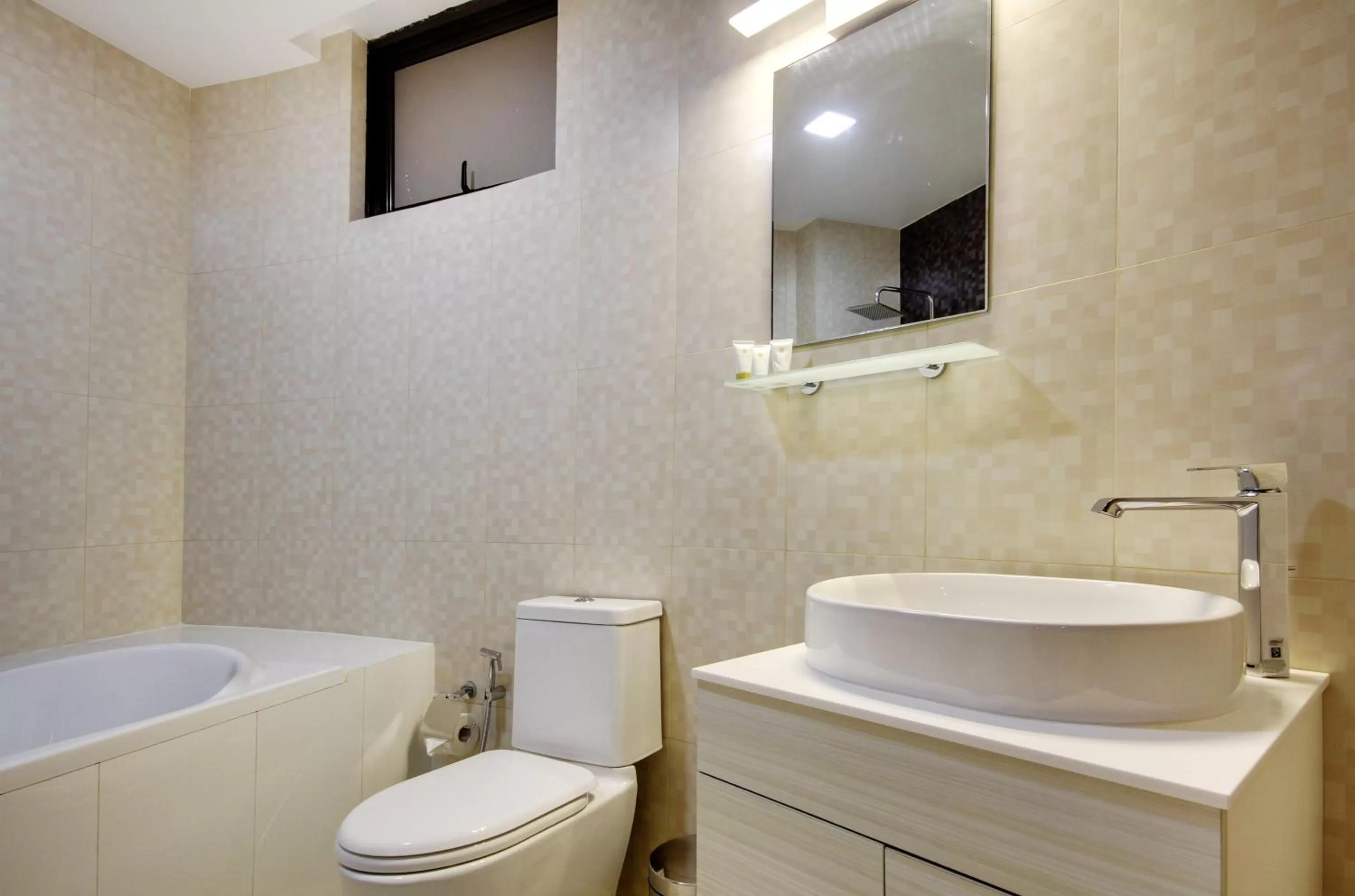 Hot Tub in Unima Grand