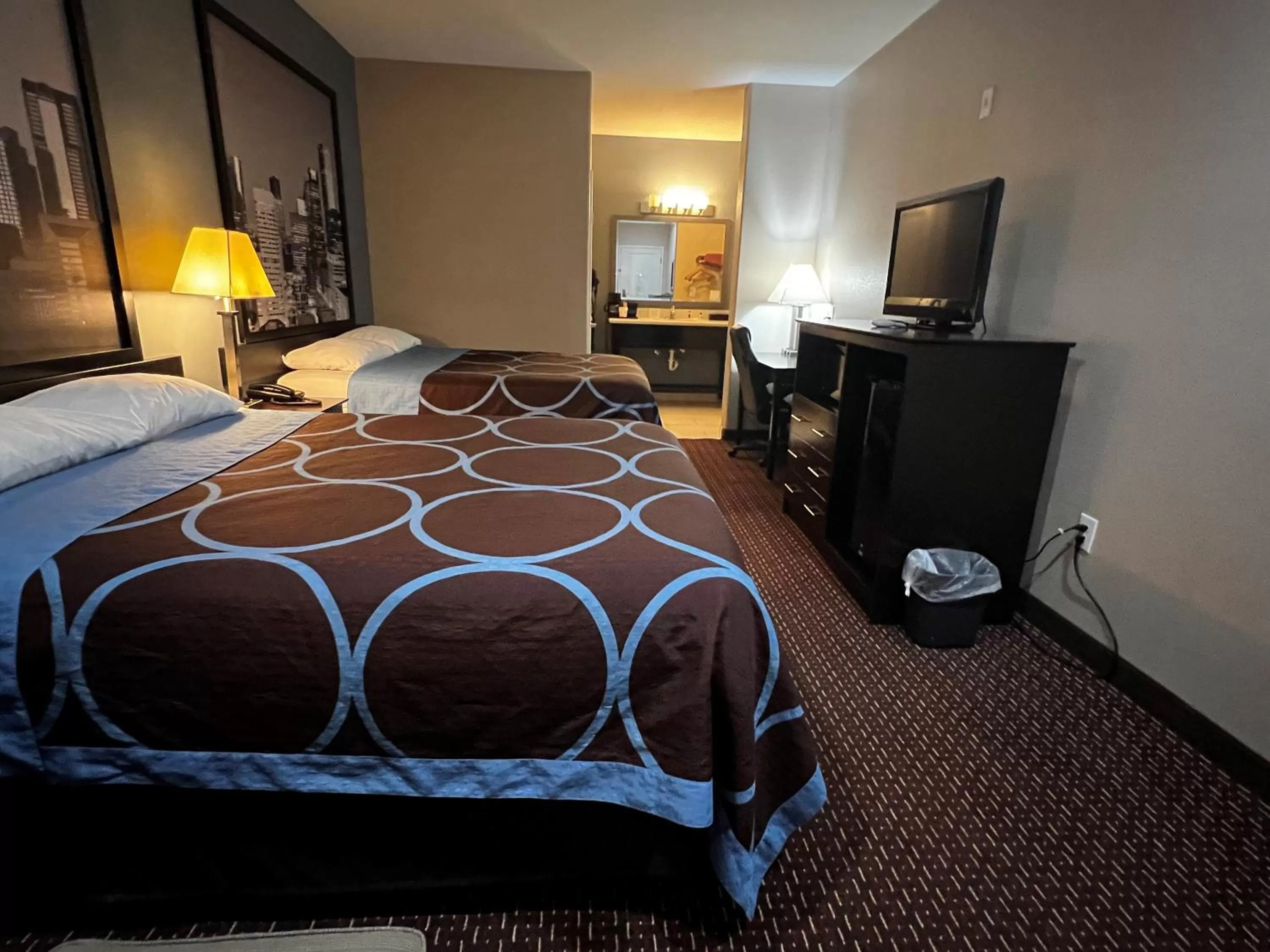 Photo of the whole room, Bed in Super 8 by Wyndham Center