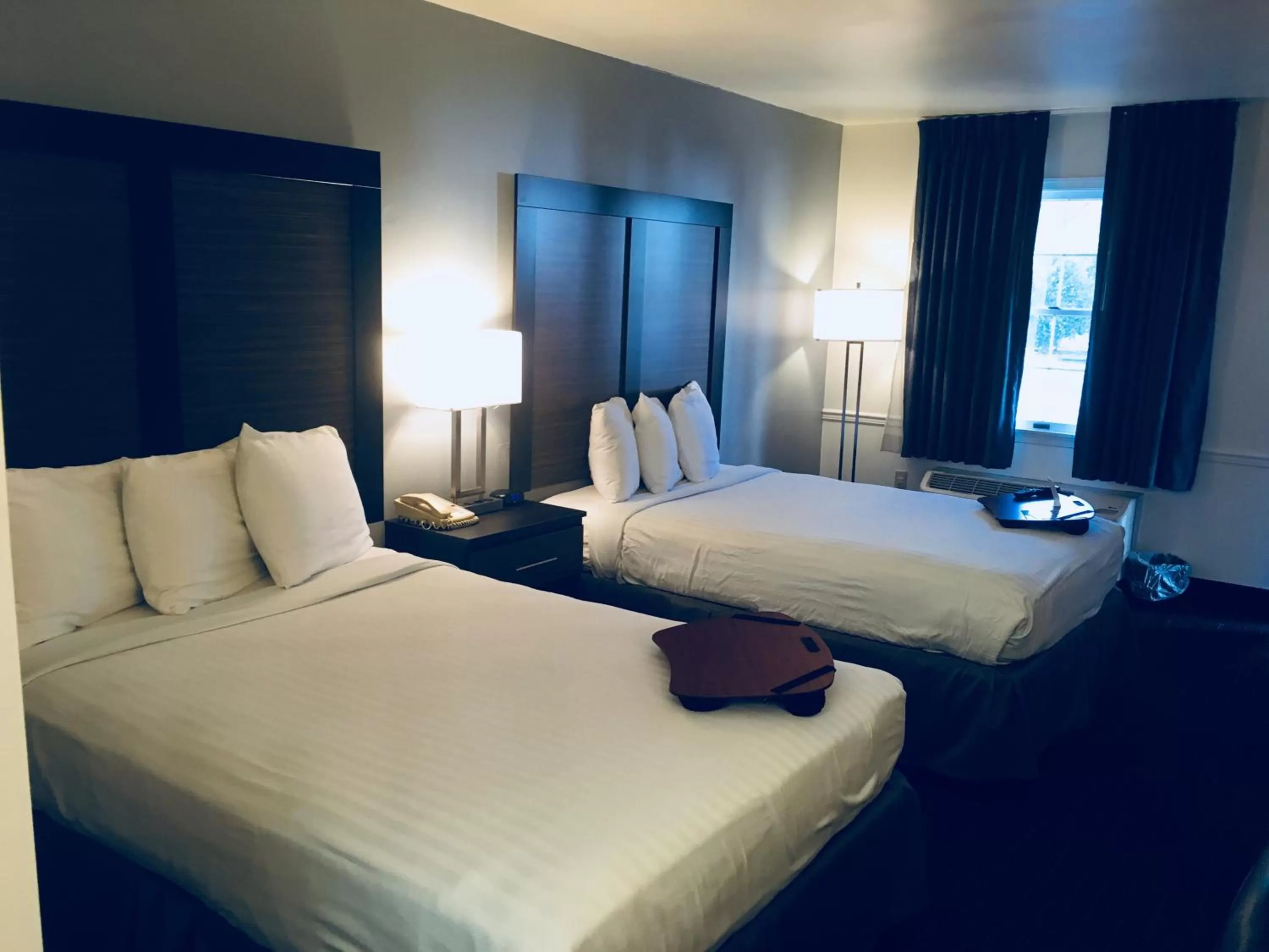 Bedroom, Bed in St. Michaels Inn