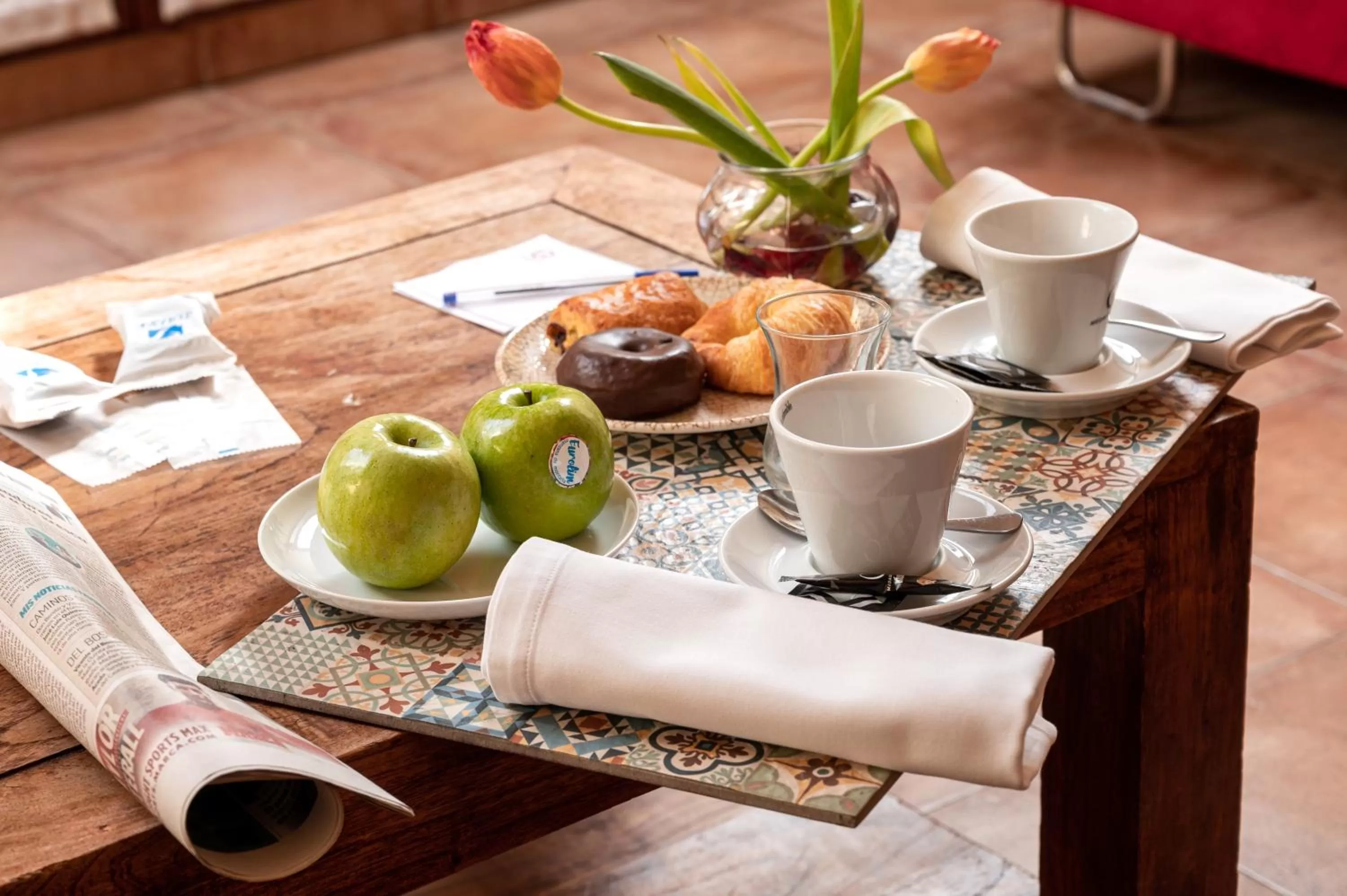 Continental breakfast in Jardin de la Abadia, Arroyo de la Encomienda