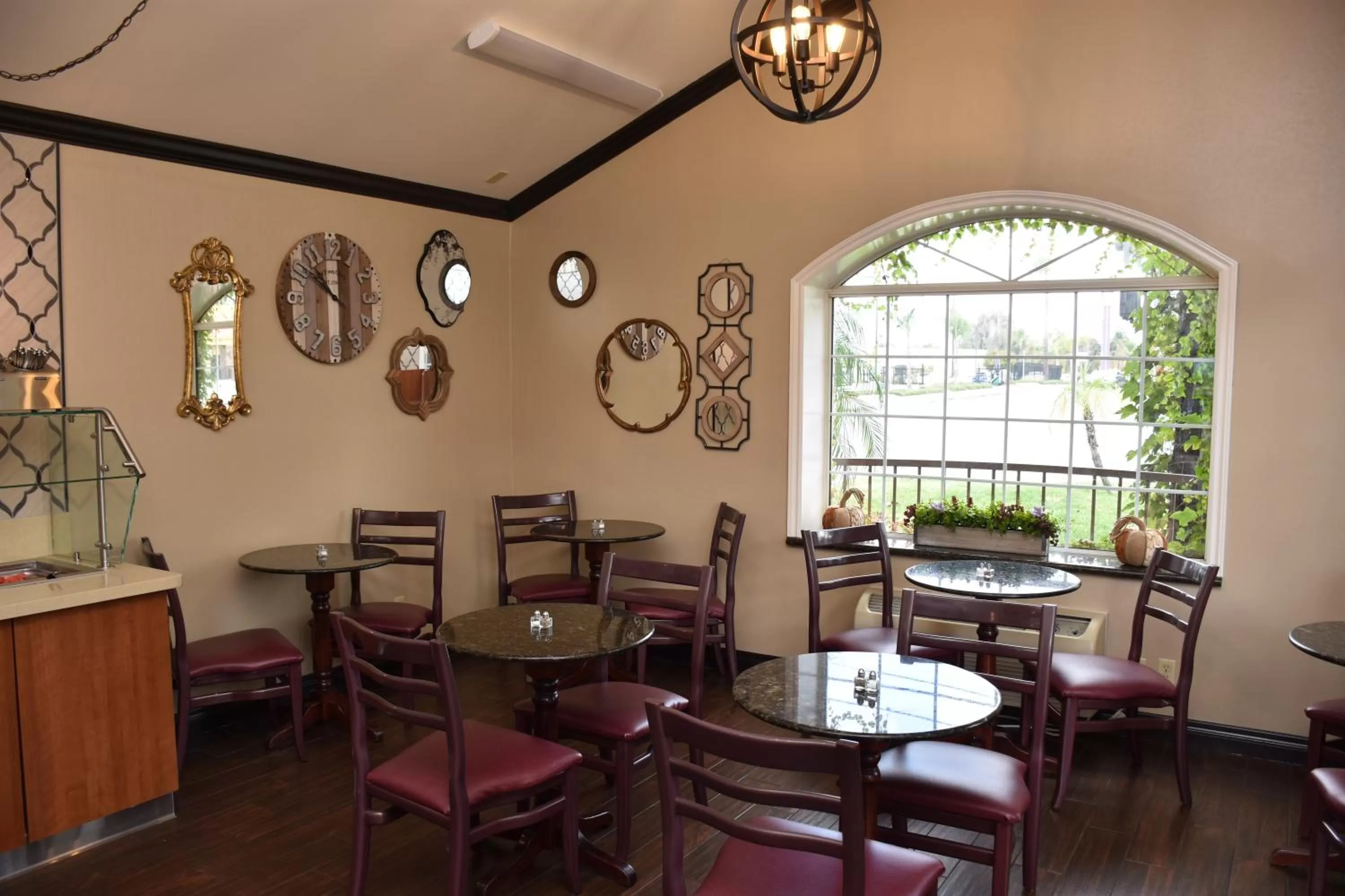 Buffet breakfast in Dynasty Suites Redlands