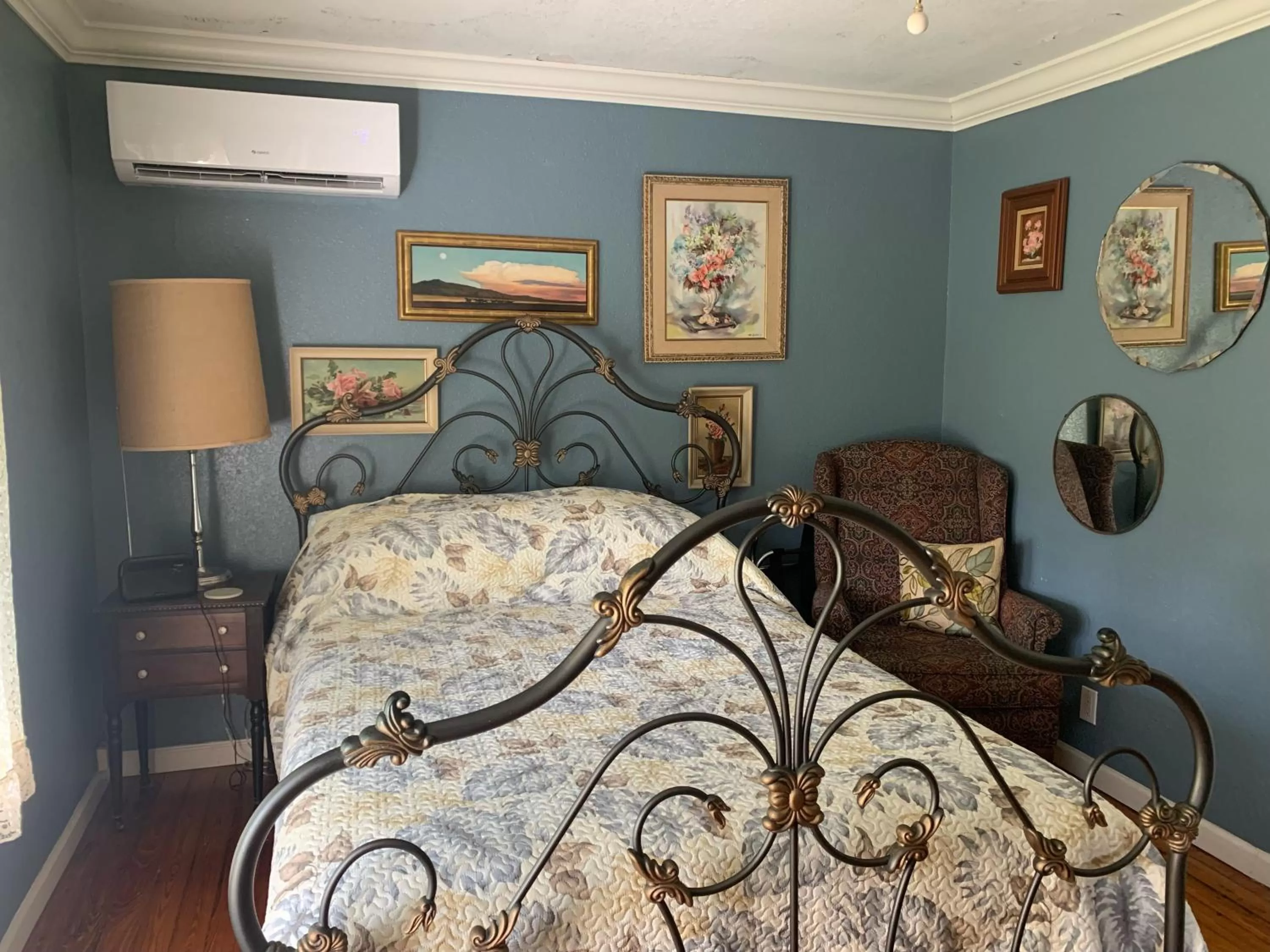 Bed in Nature Coast Inn & Cottages