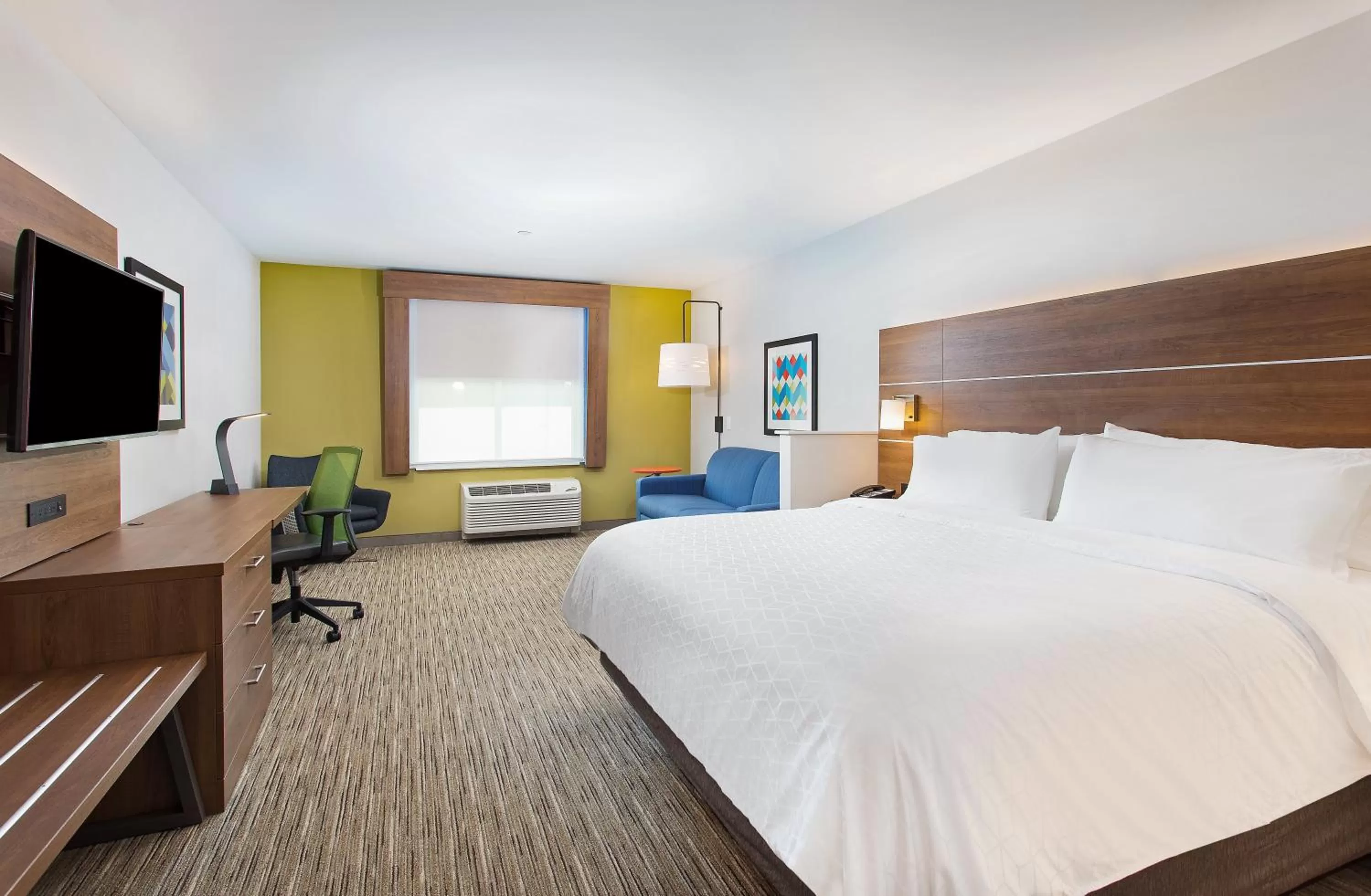 Photo of the whole room, Bed in Holiday Inn Express & Suites - La Grange by IHG