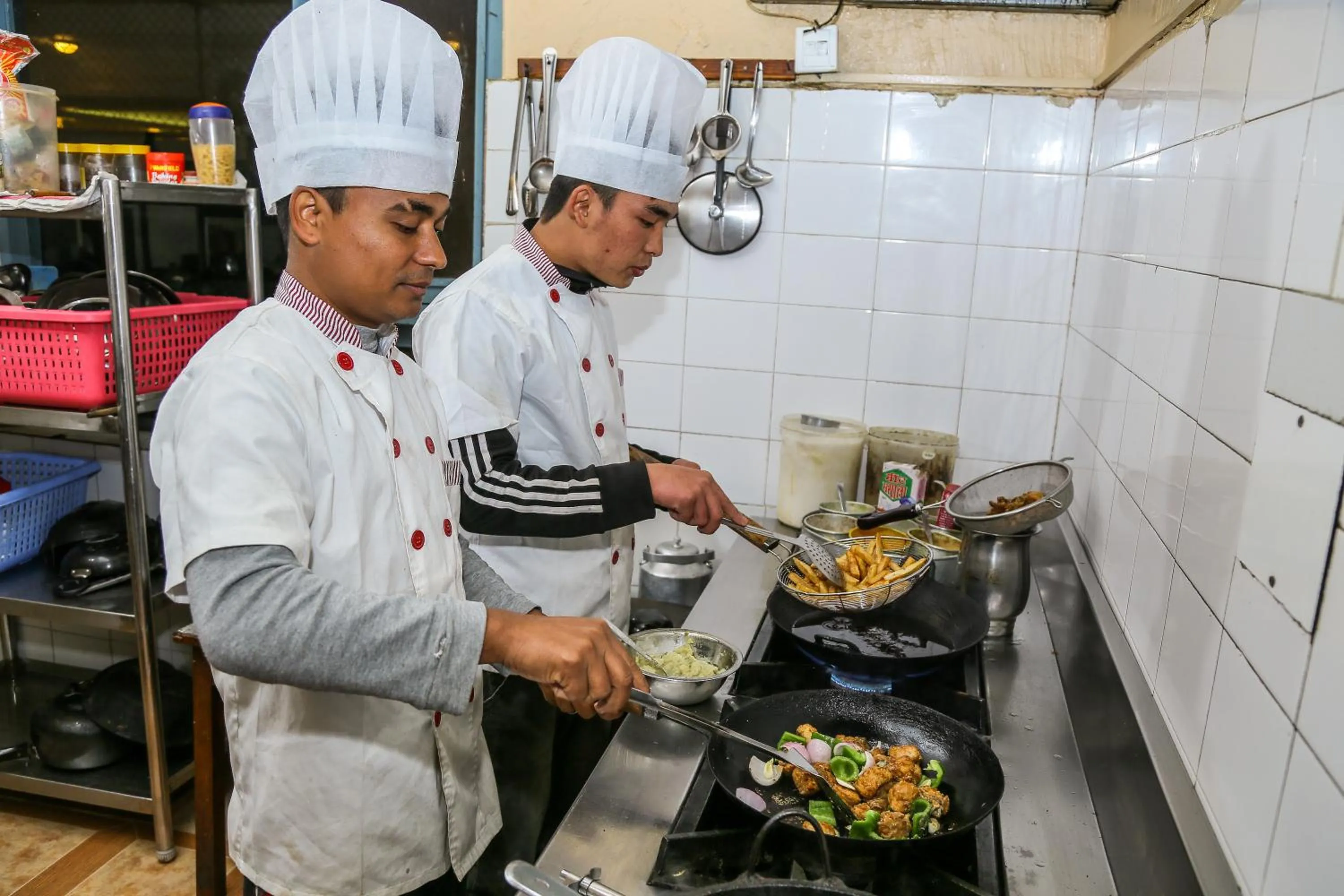 Food and drinks in Hotel Silver Oaks Inn