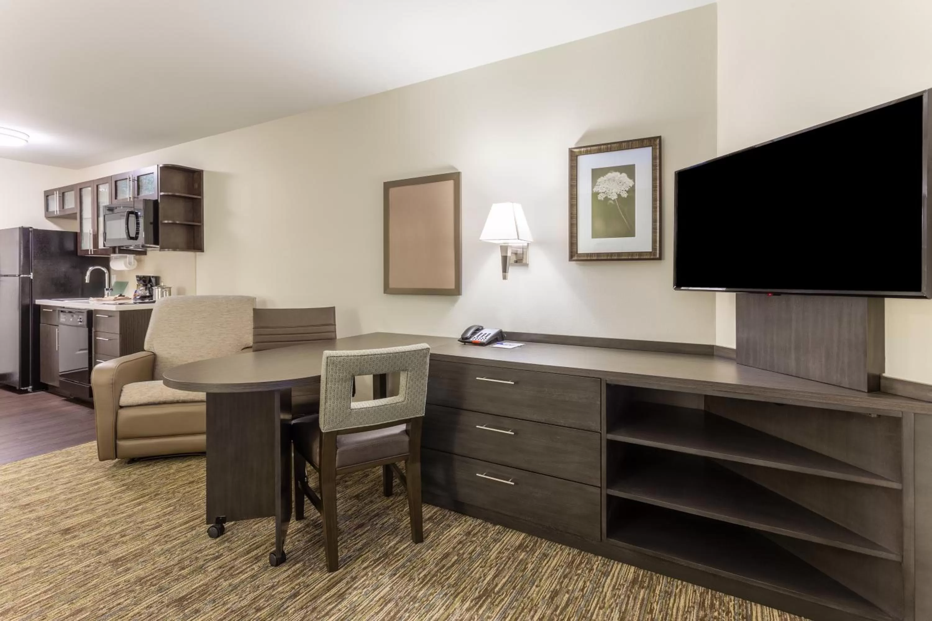 Queen Studio Suite with Batch Tub - Mobility Accessible - Non-Smoking in Candlewood Suites - Davenport, an IHG Hotel