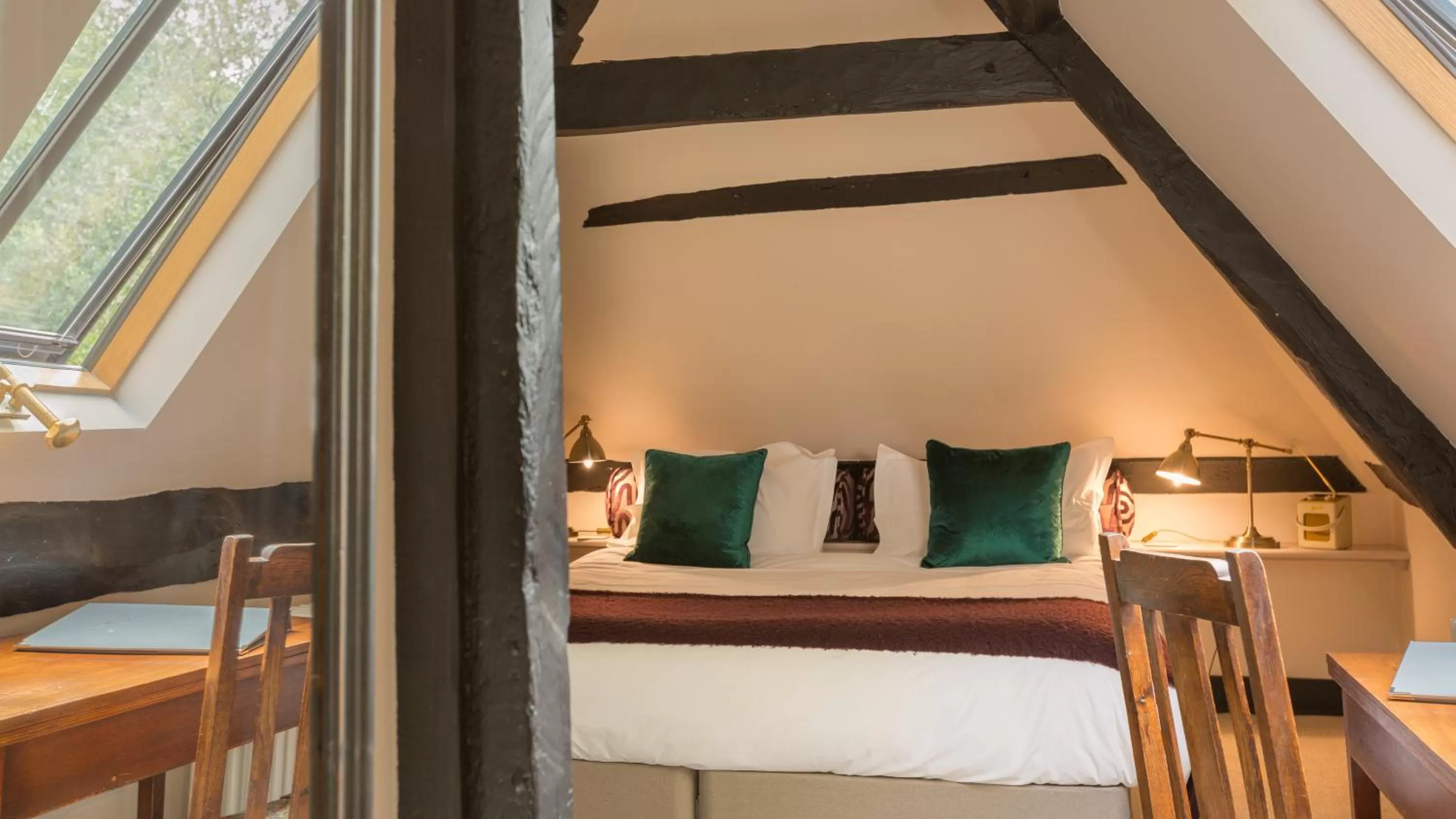 Bedroom, Bed in The Greyhound Inn