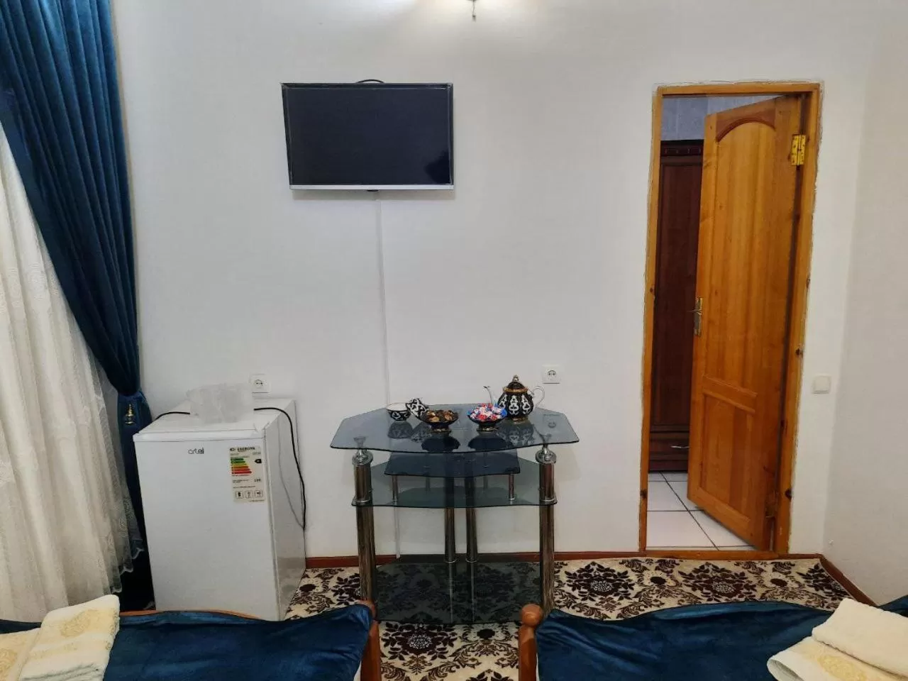 Property building, TV/Entertainment Center in Boutigue Hotel Parvina