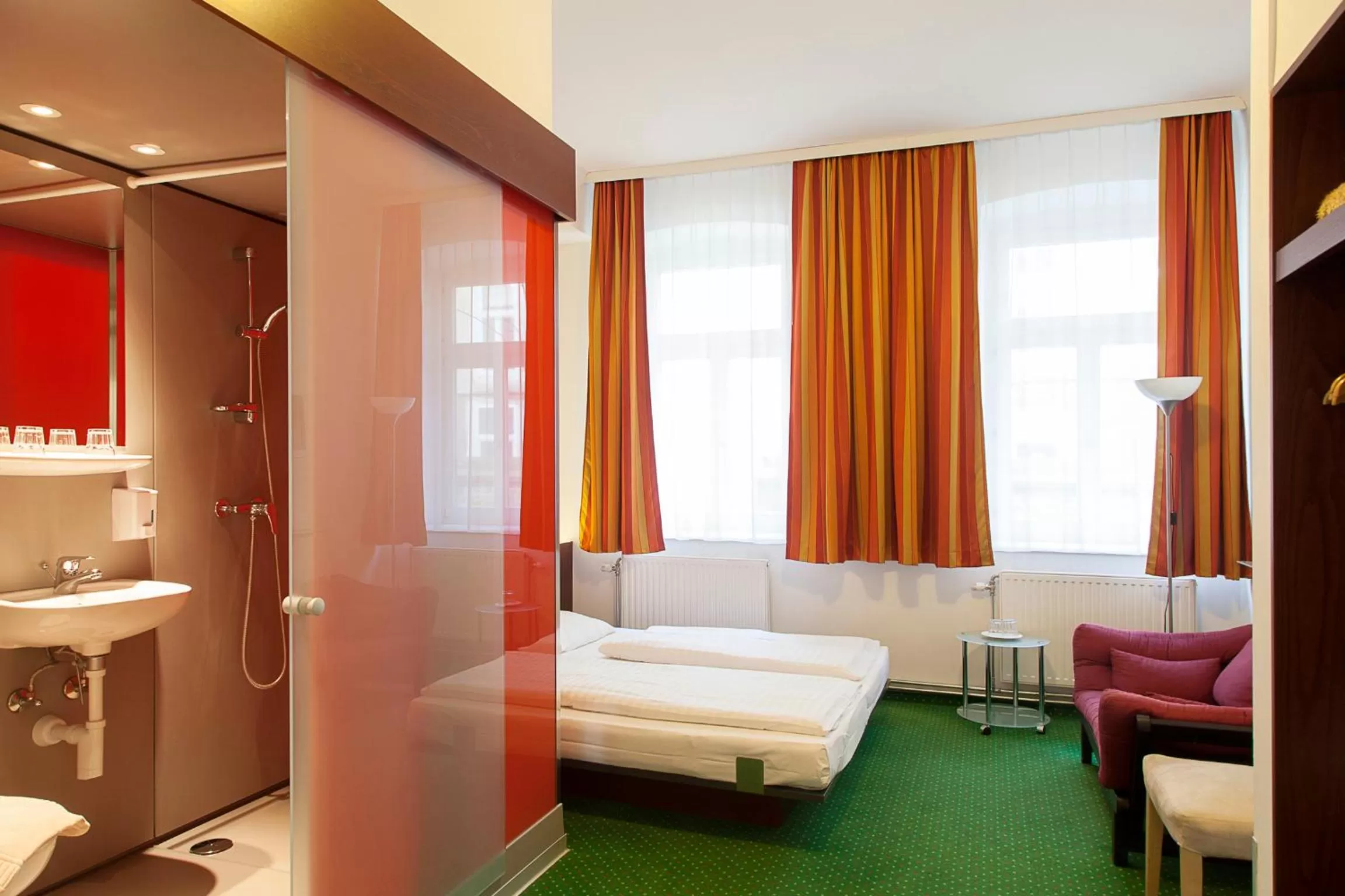 Photo of the whole room, Bed in Pension Stadthalle