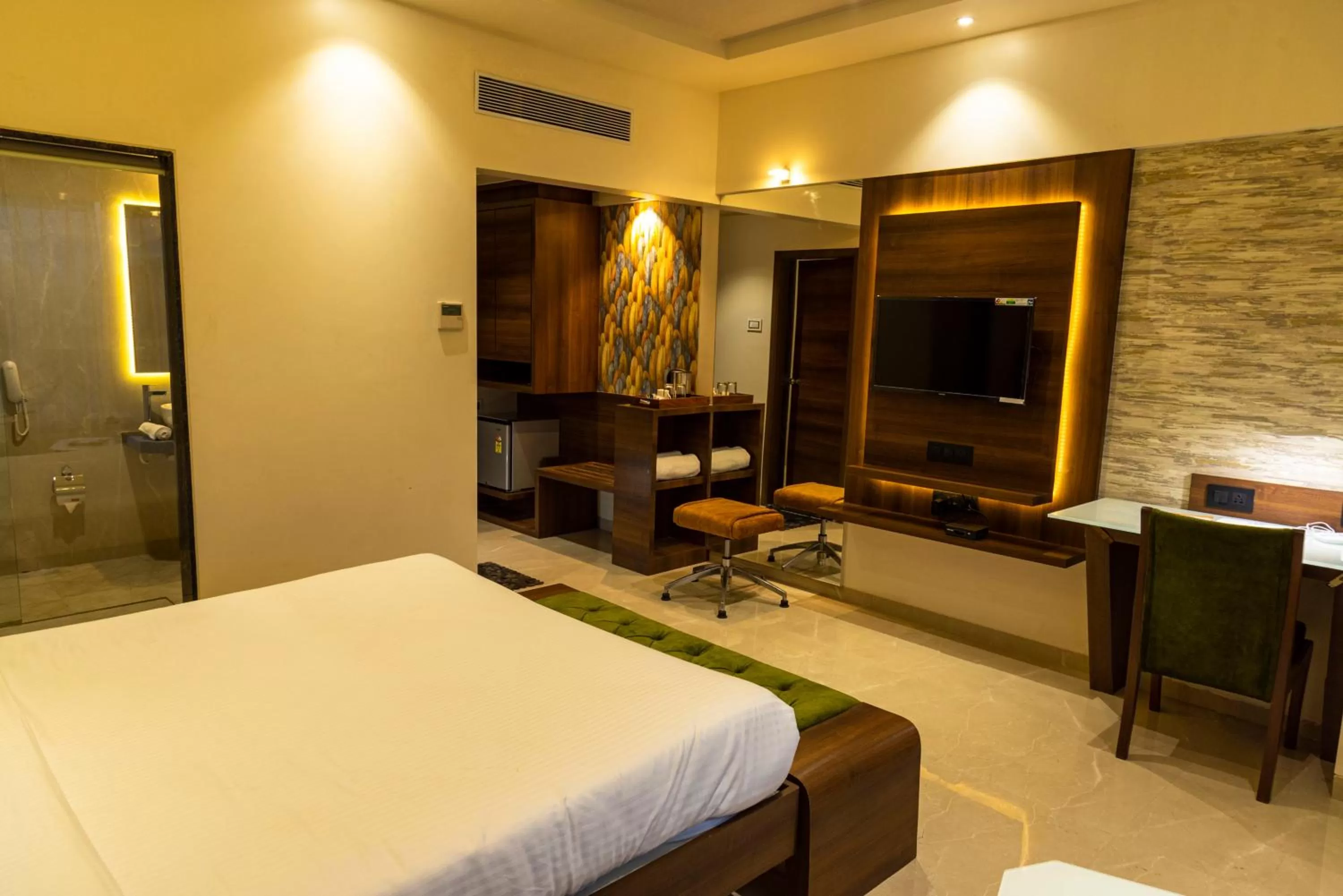 View (from property/room), Bed in Hotel Pratham