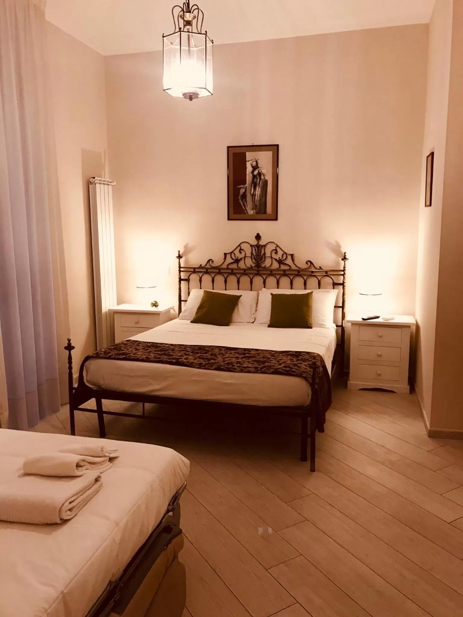 Photo of the whole room, Bed in Domus Borbonica