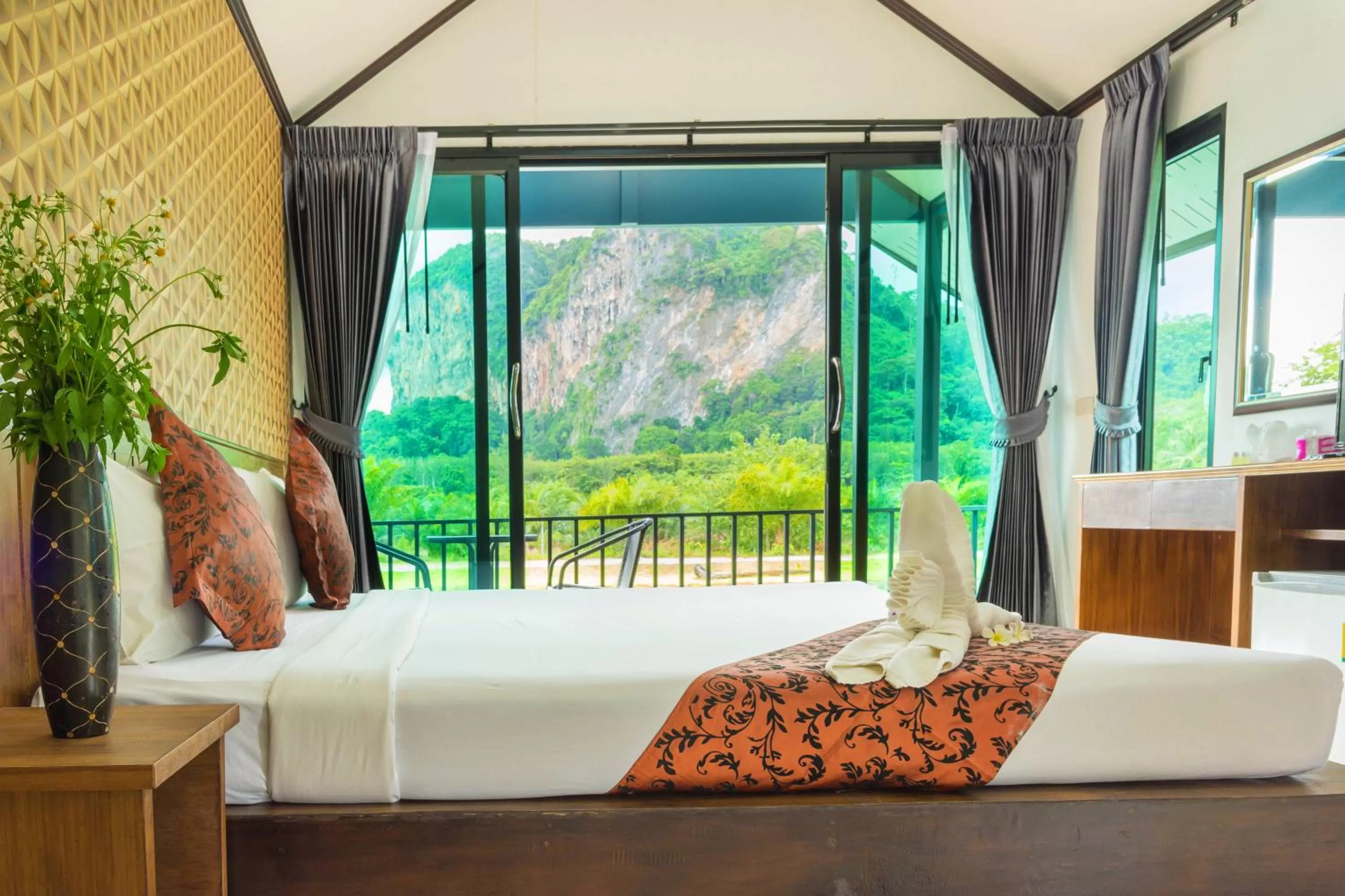 View (from property/room), Bed in Baannai Lake View Resort