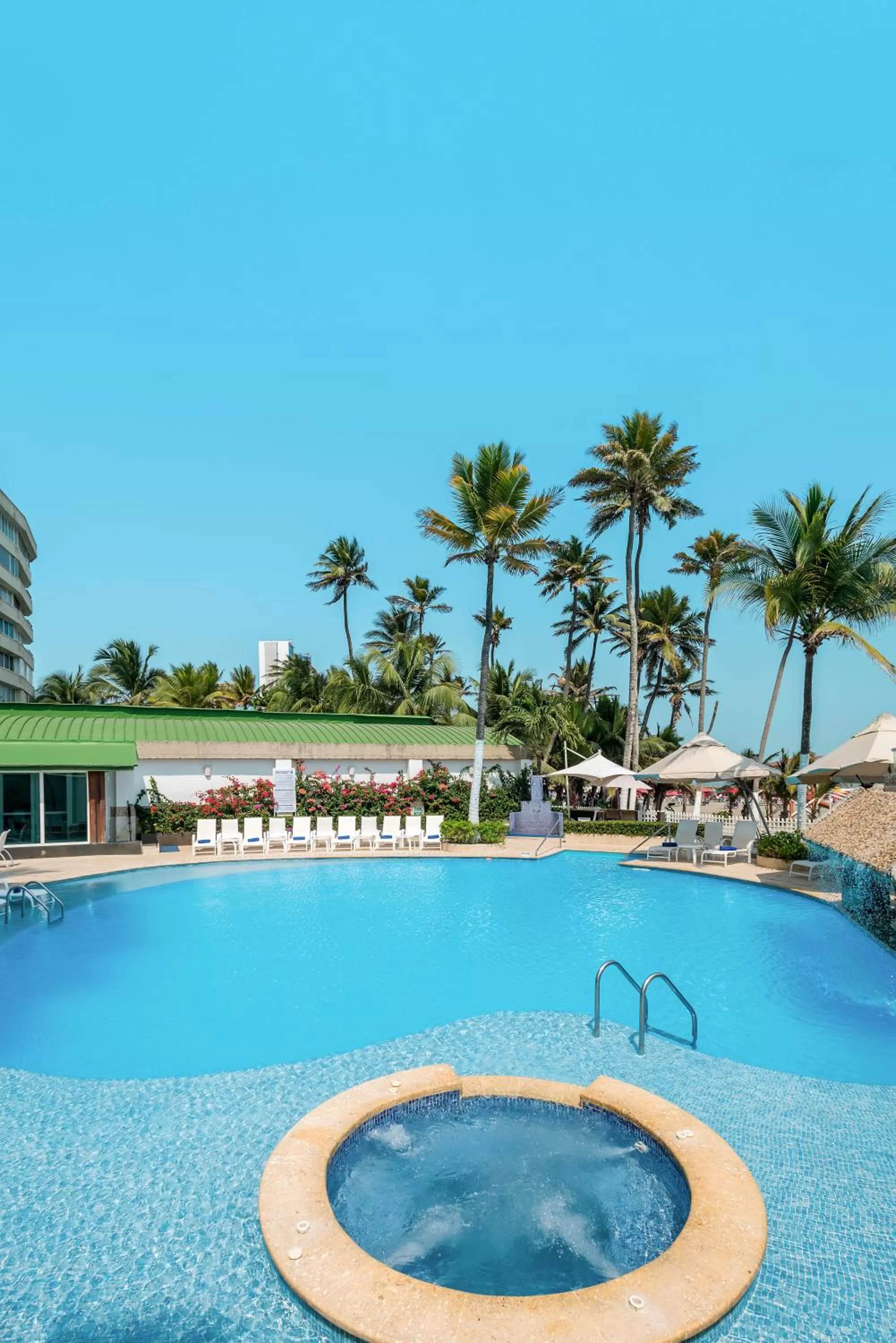 Swimming pool in Hotel Dann Cartagena
