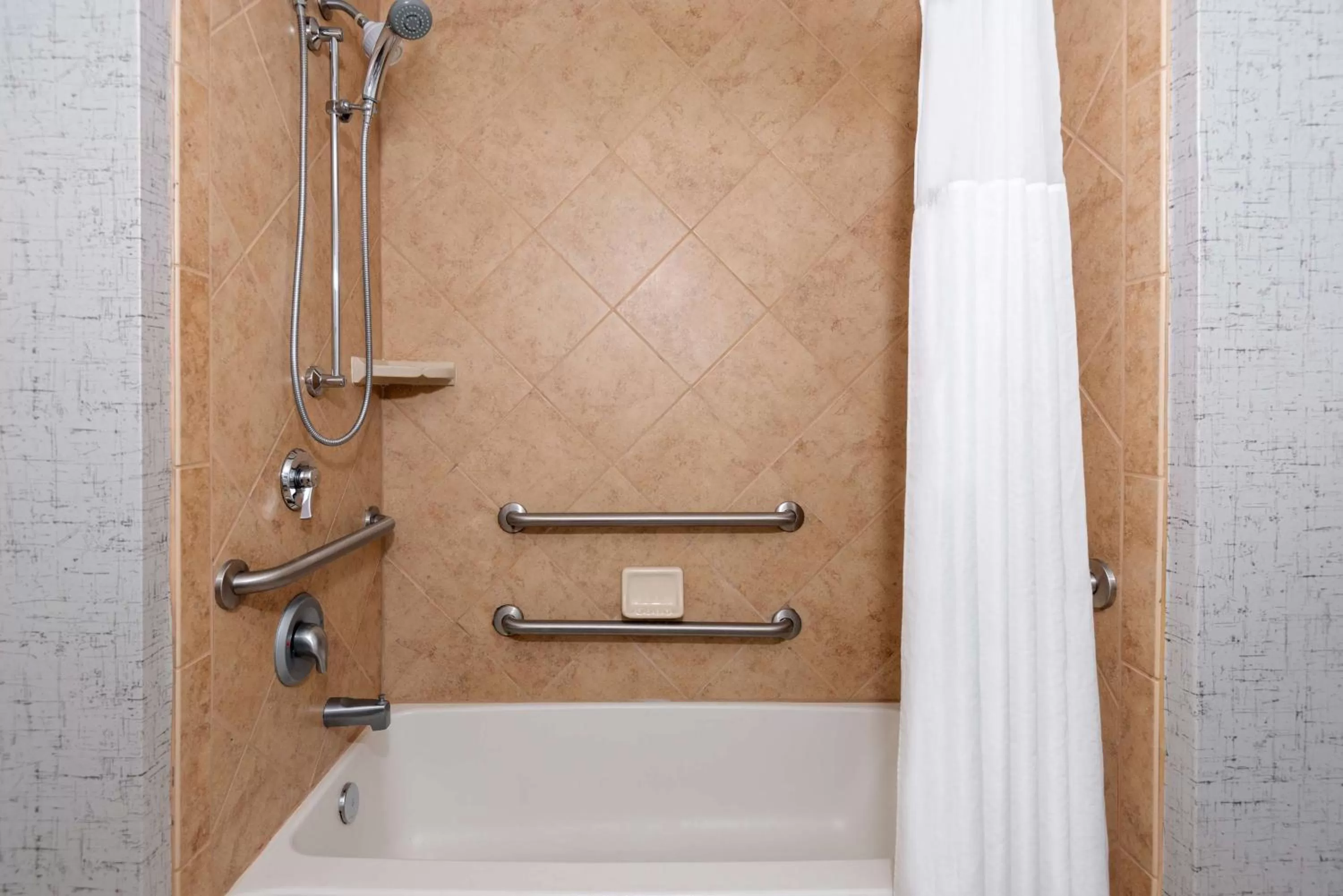 Bathroom in Hampton Inn and Suites Sarasota/Lakewood Ranch