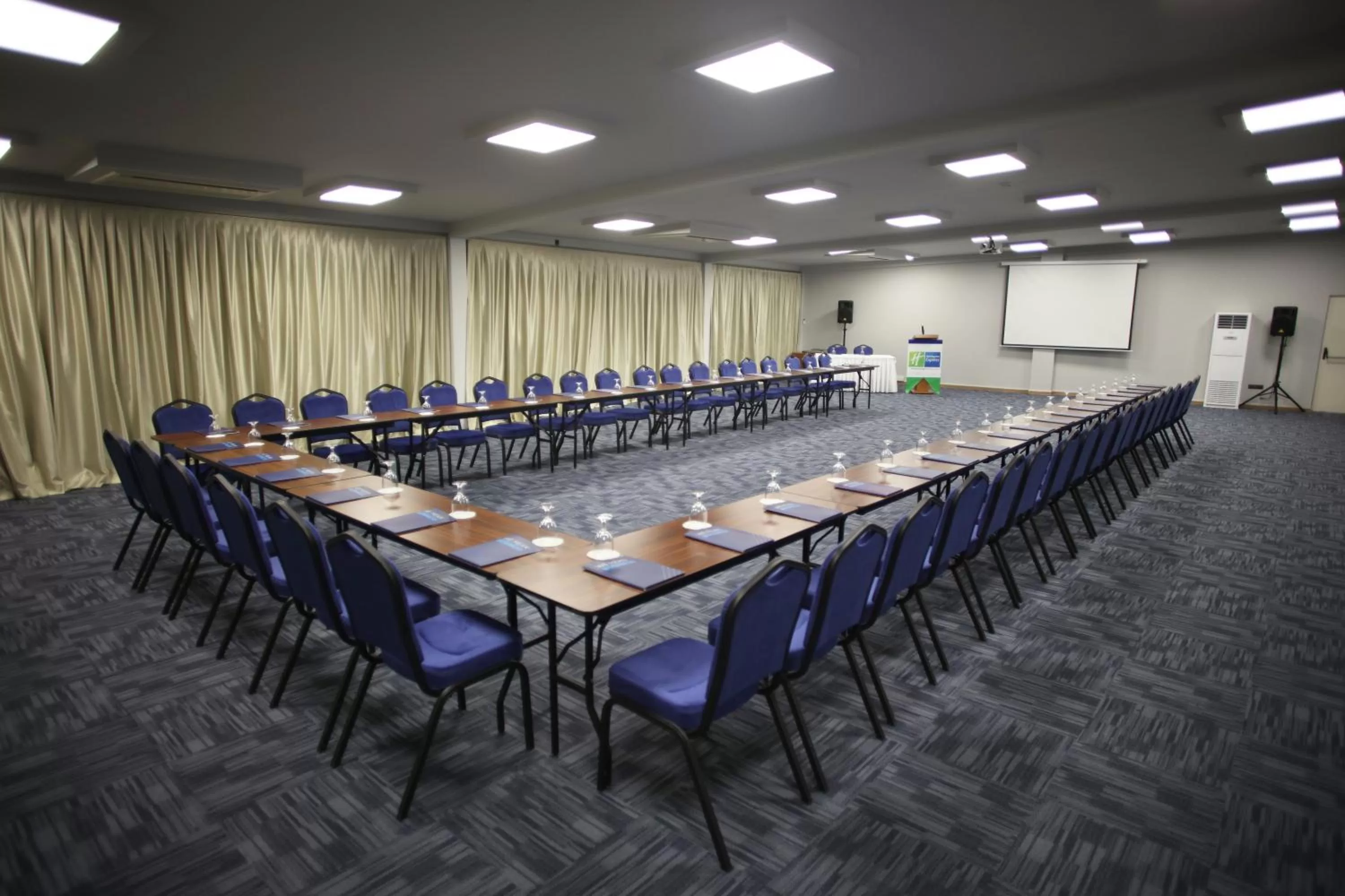 Meeting/conference room in Holiday Inn Express Manisa-West by IHG