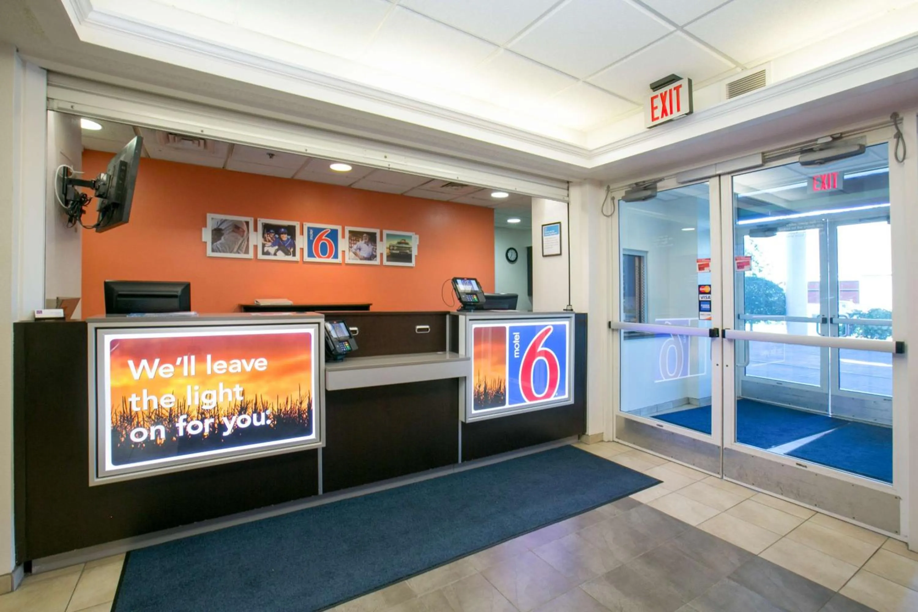 Lobby or reception in Motel 6-Brooklyn Center, MN - Minneapolis