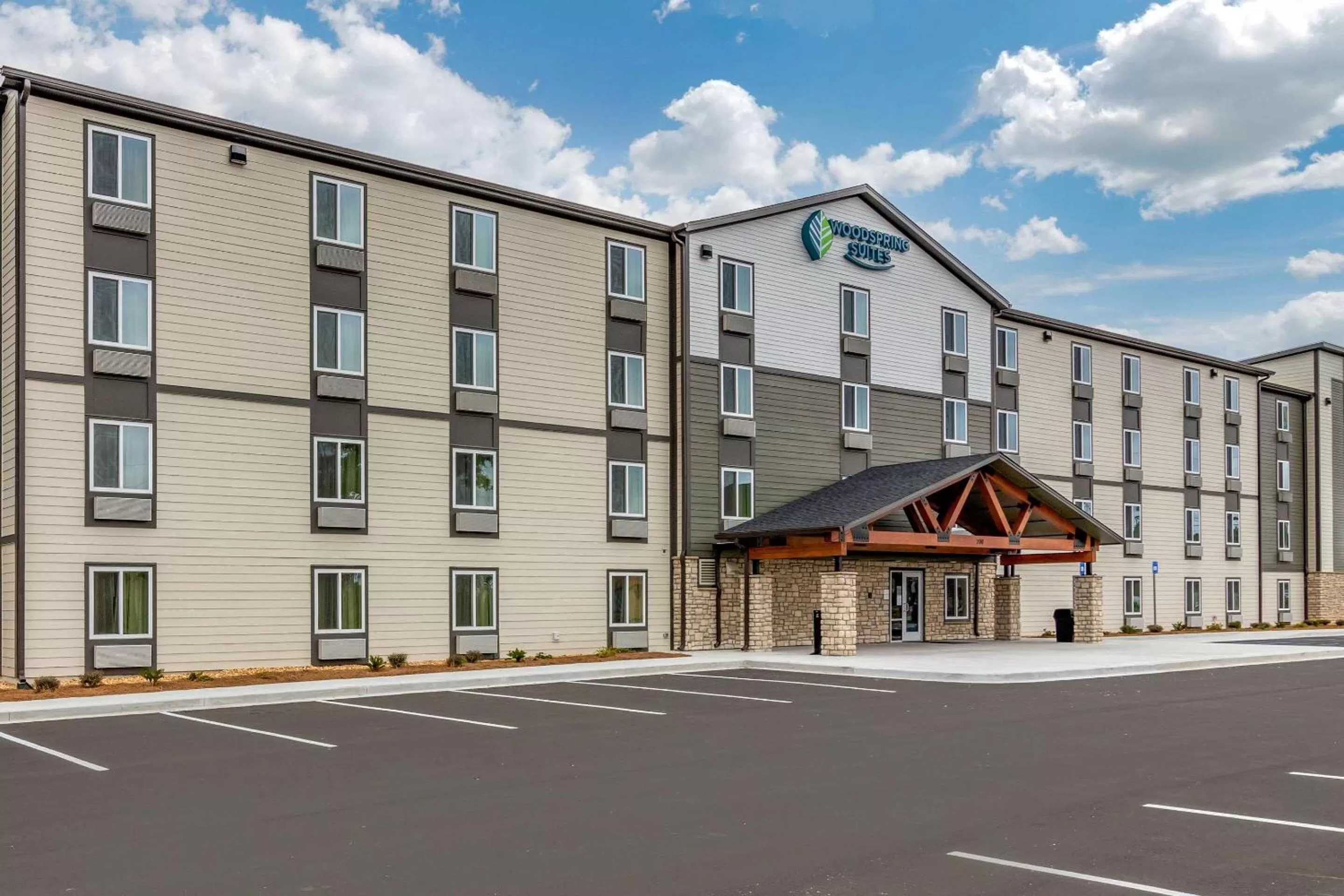 Property building in WoodSpring Suites Brunswick