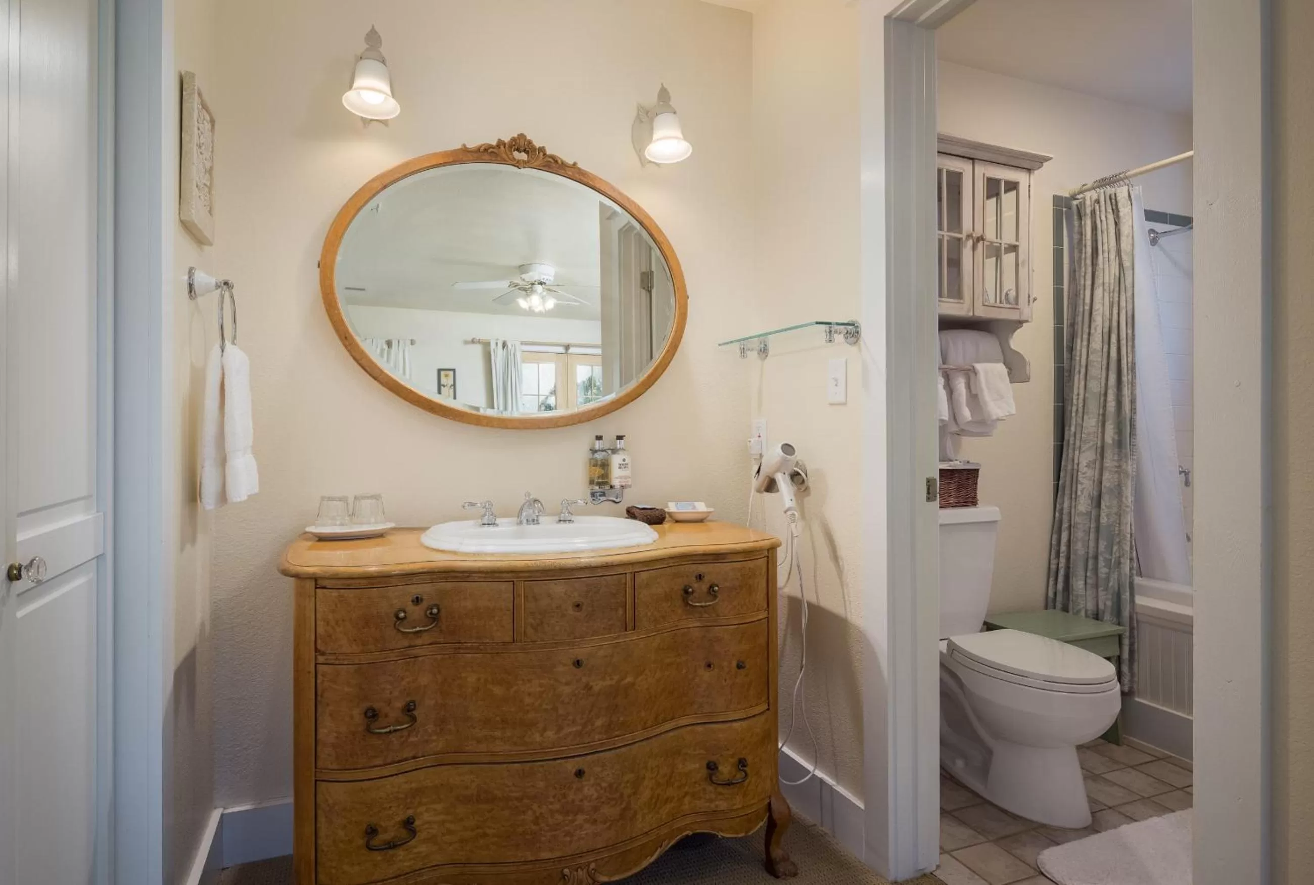 Bathroom in Sunflower Hill Inn