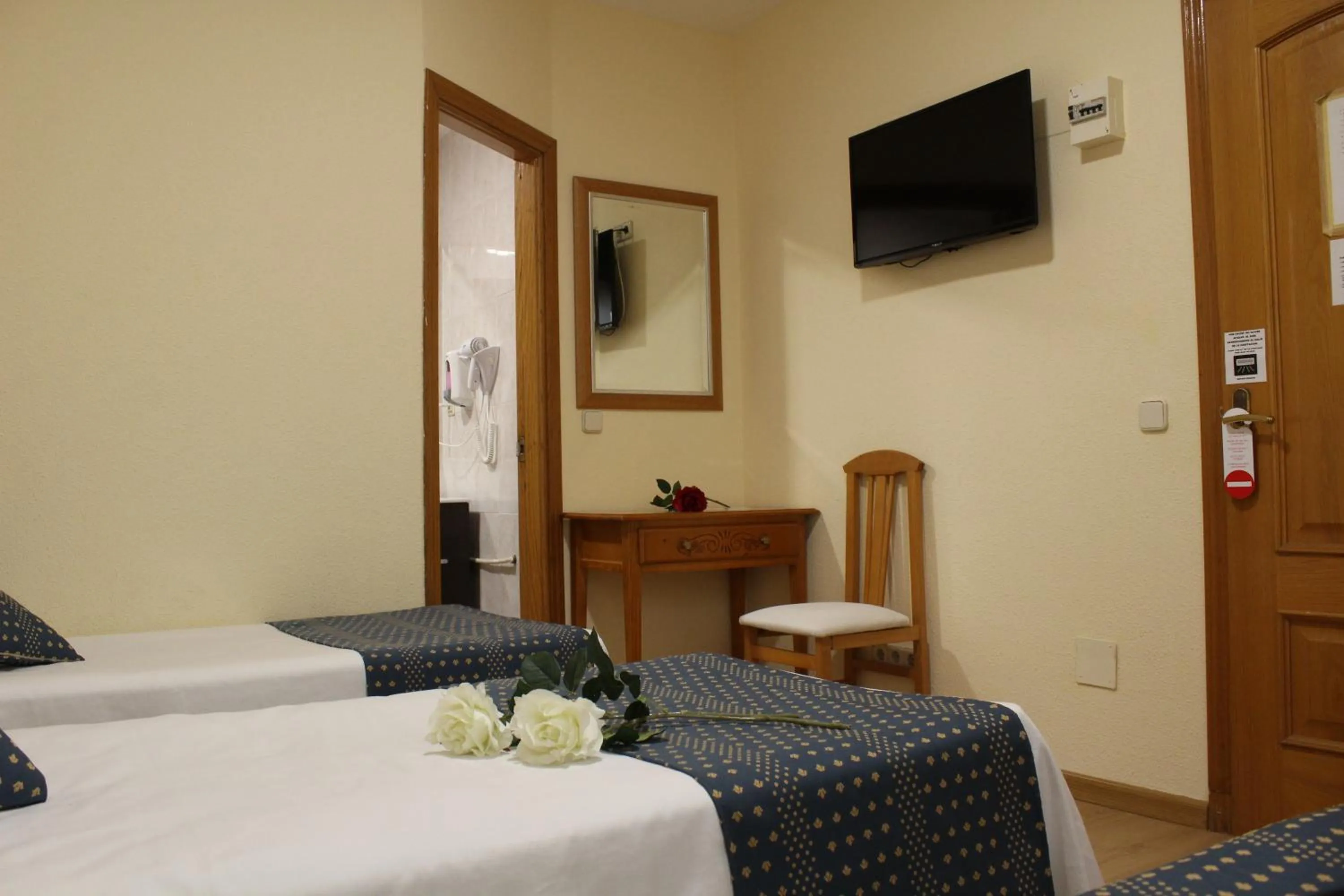 Bedroom in Hotel Cuatro Caños