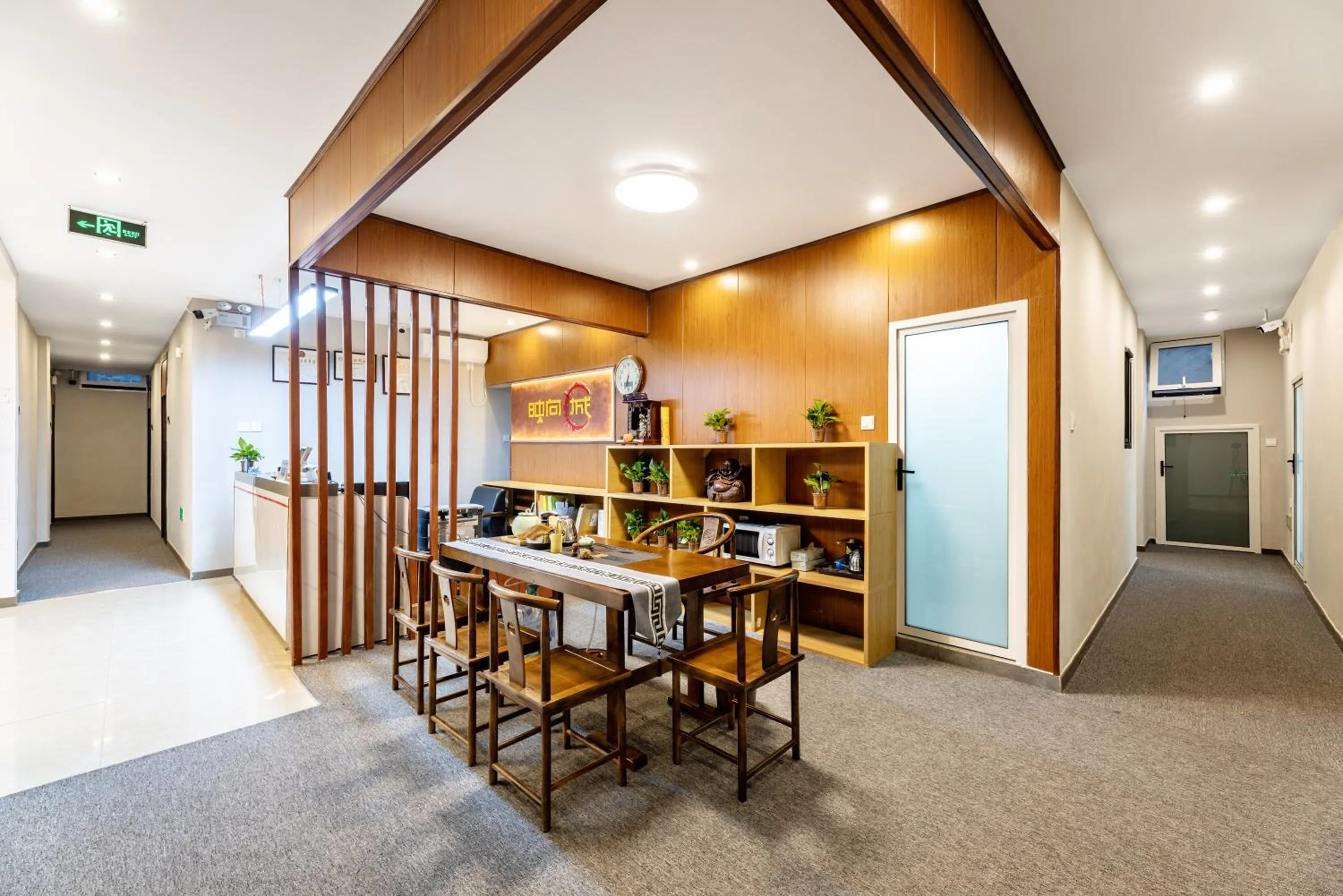 Seating area in Happy Dragon.Backpackers Hostel