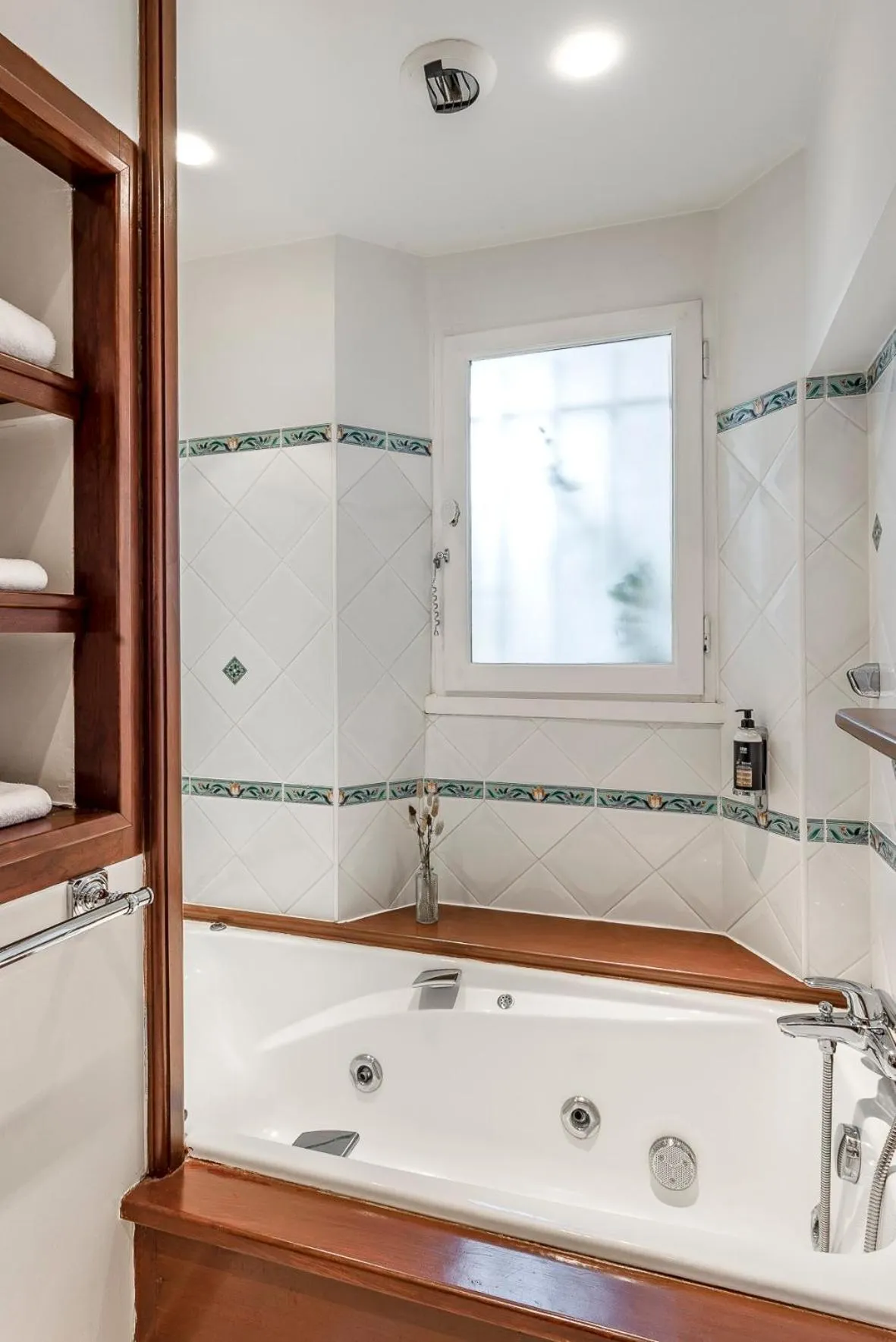 Shower in Hôtel la Magnaneraie