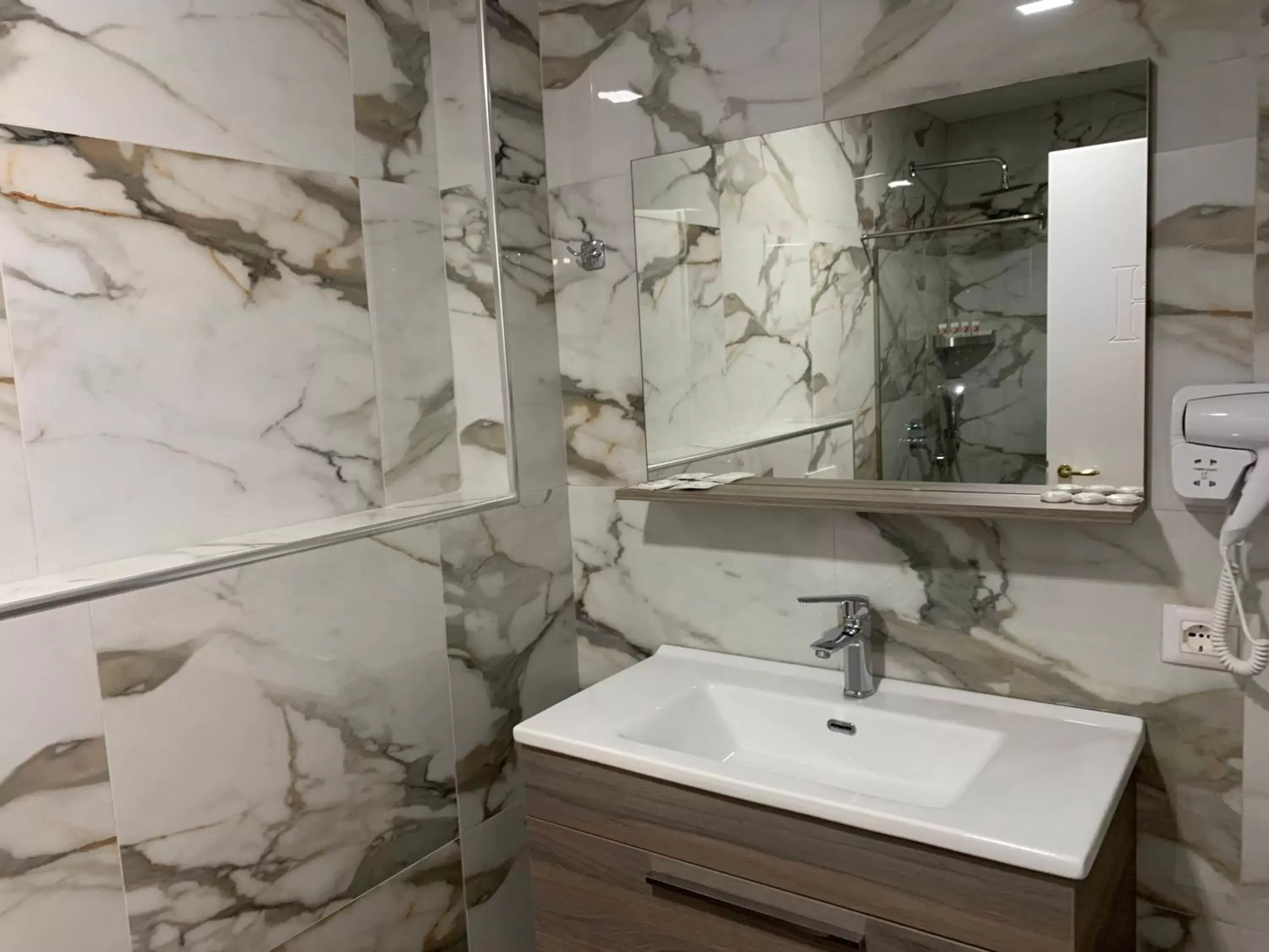 Two-Bedroom Apartment in Grand Hotel Pogradec Two-Bedroom Apartment in Grand Hotel Pogradec