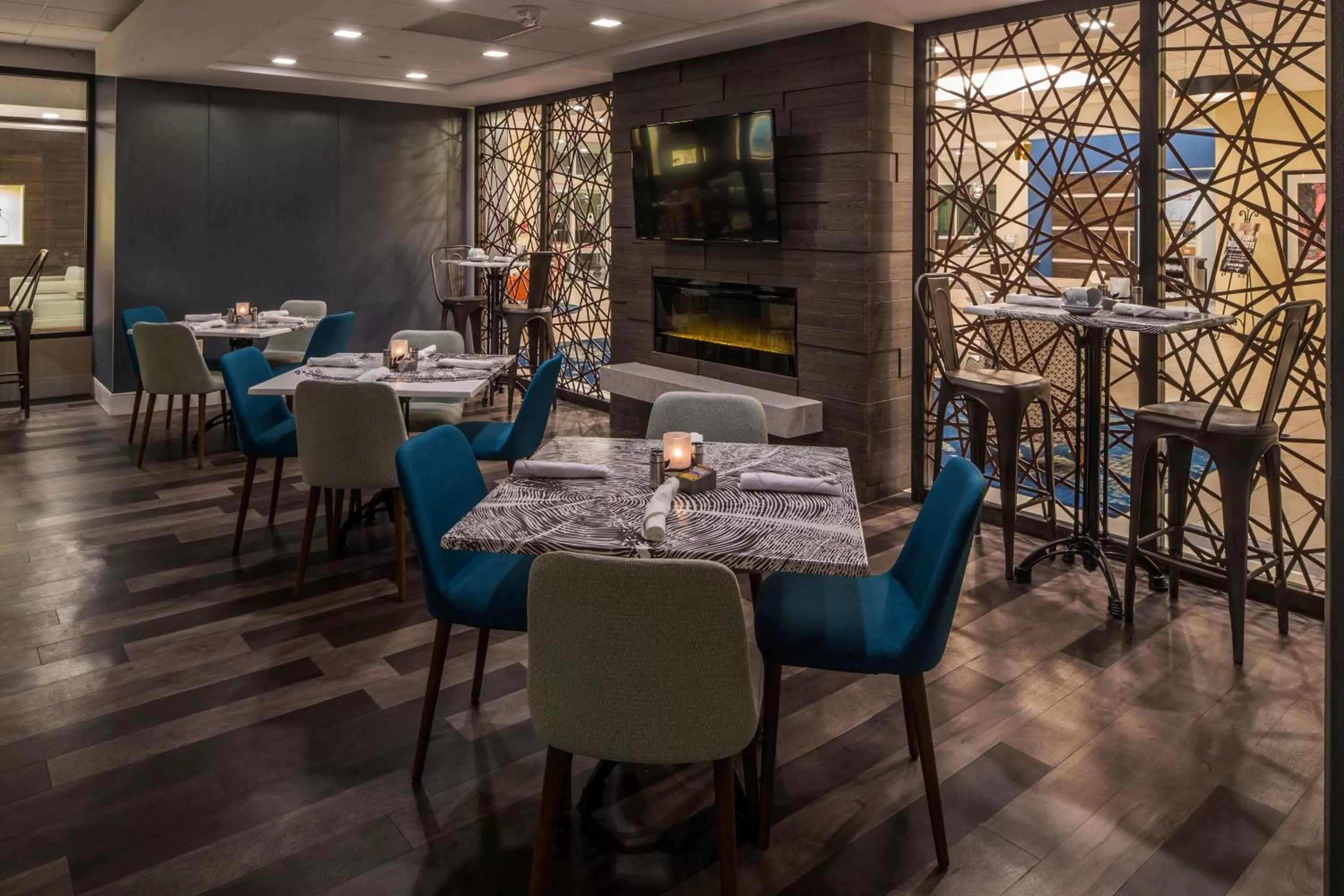 Restaurant/places to eat in Crowne Plaza Hotel and Suites Pittsburgh South by IHG