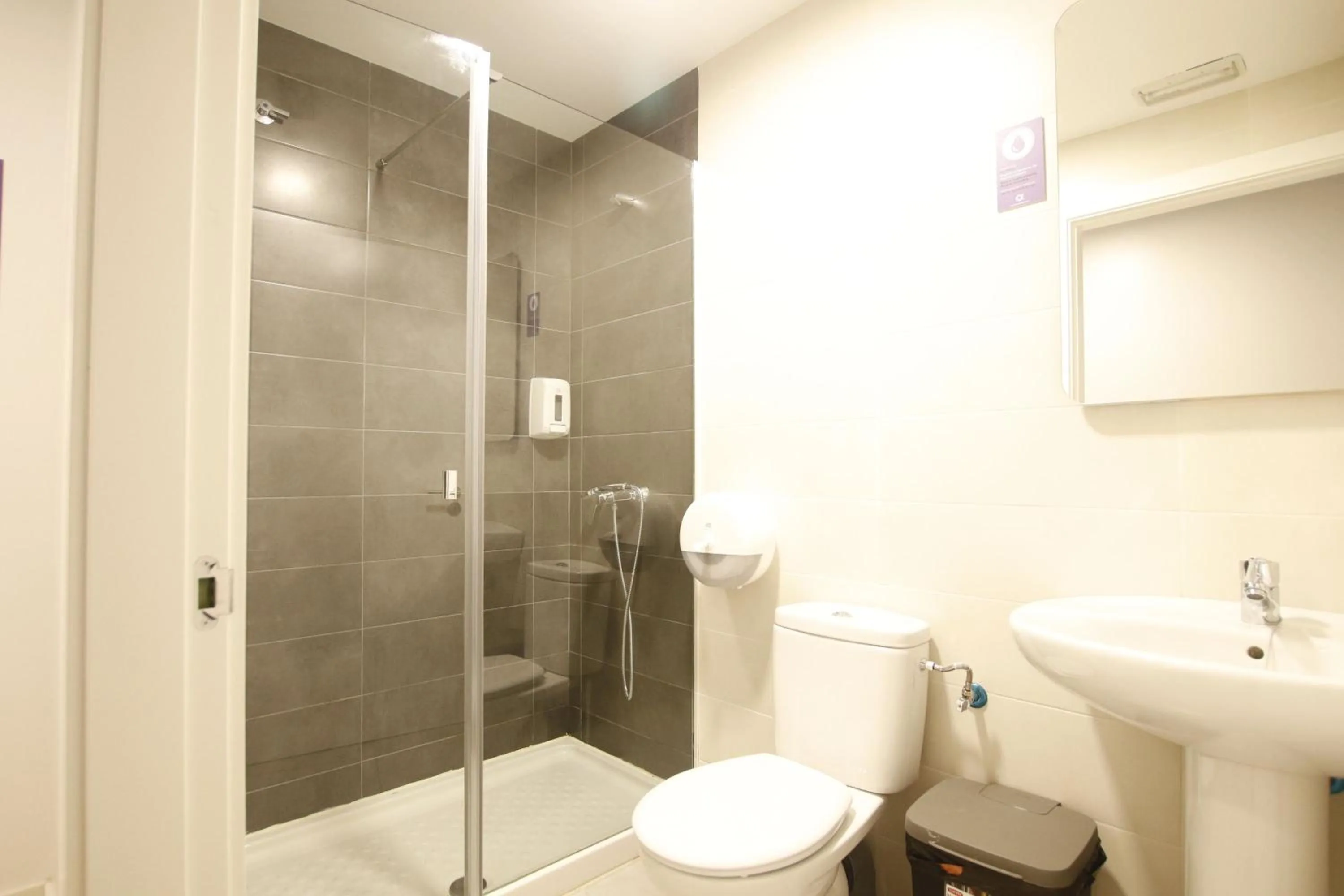 Bathroom in Bilbao Metropolitan Hostel by Bossh! Hotels