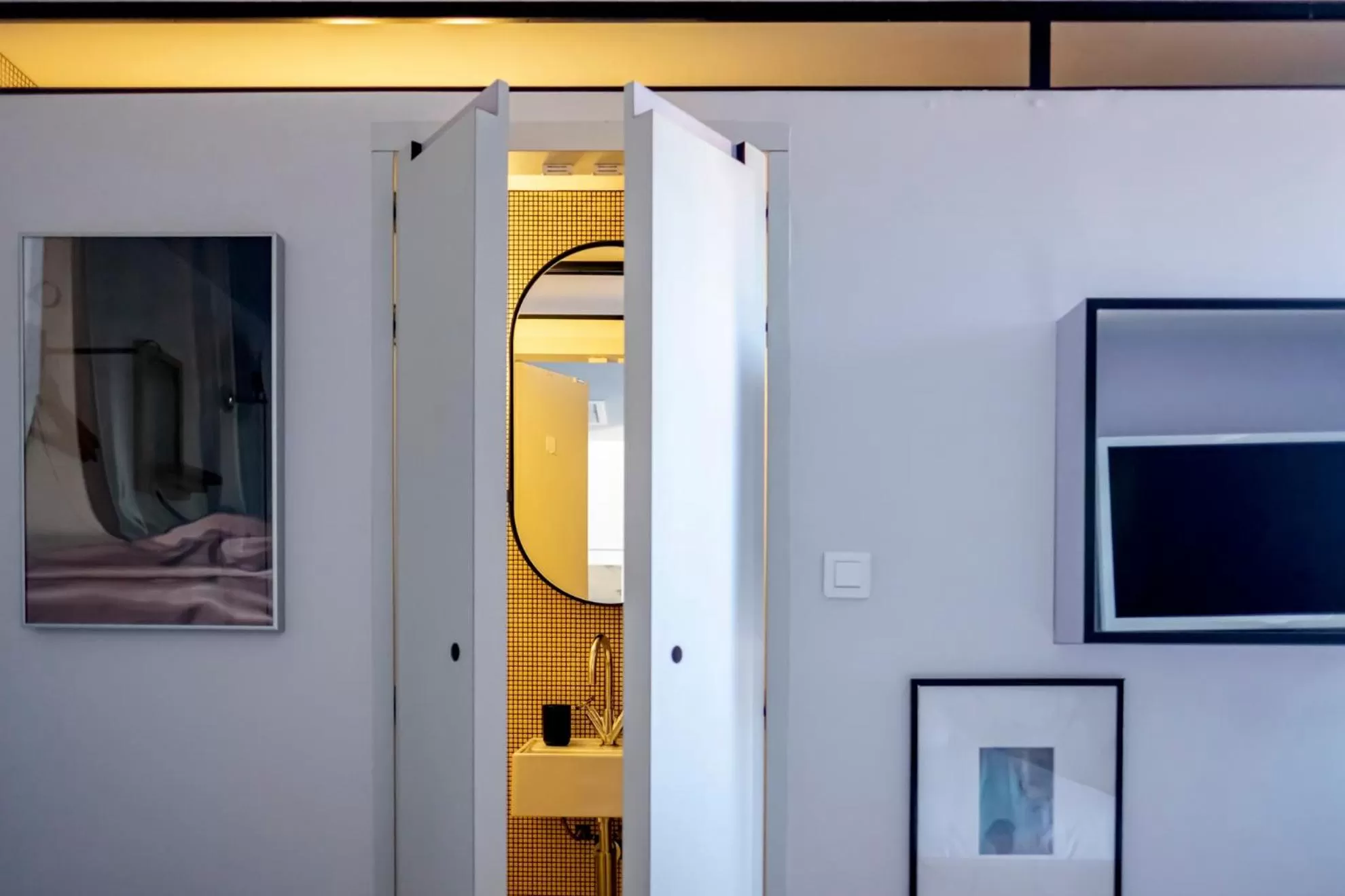 Decorative detail in Hôtel La Reine Jane