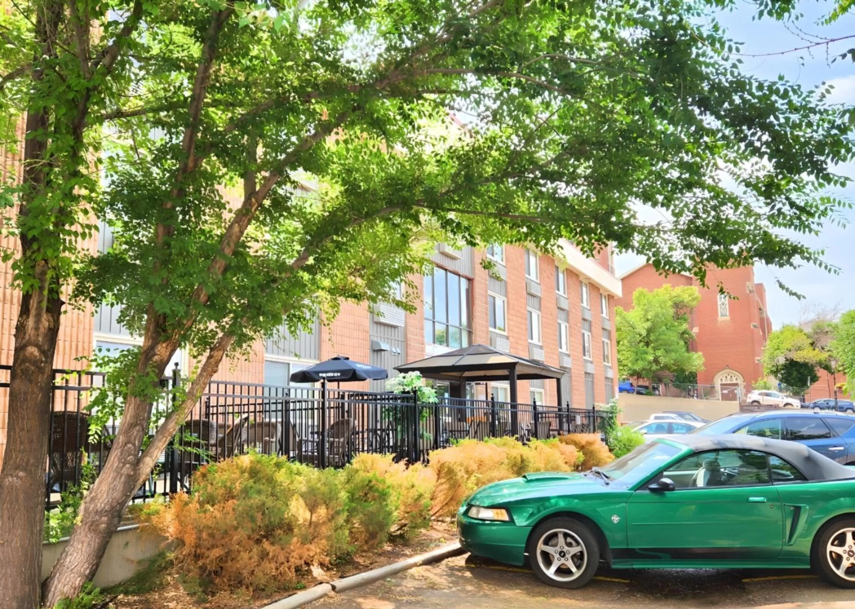 Property building in The Medicine Hat Villa