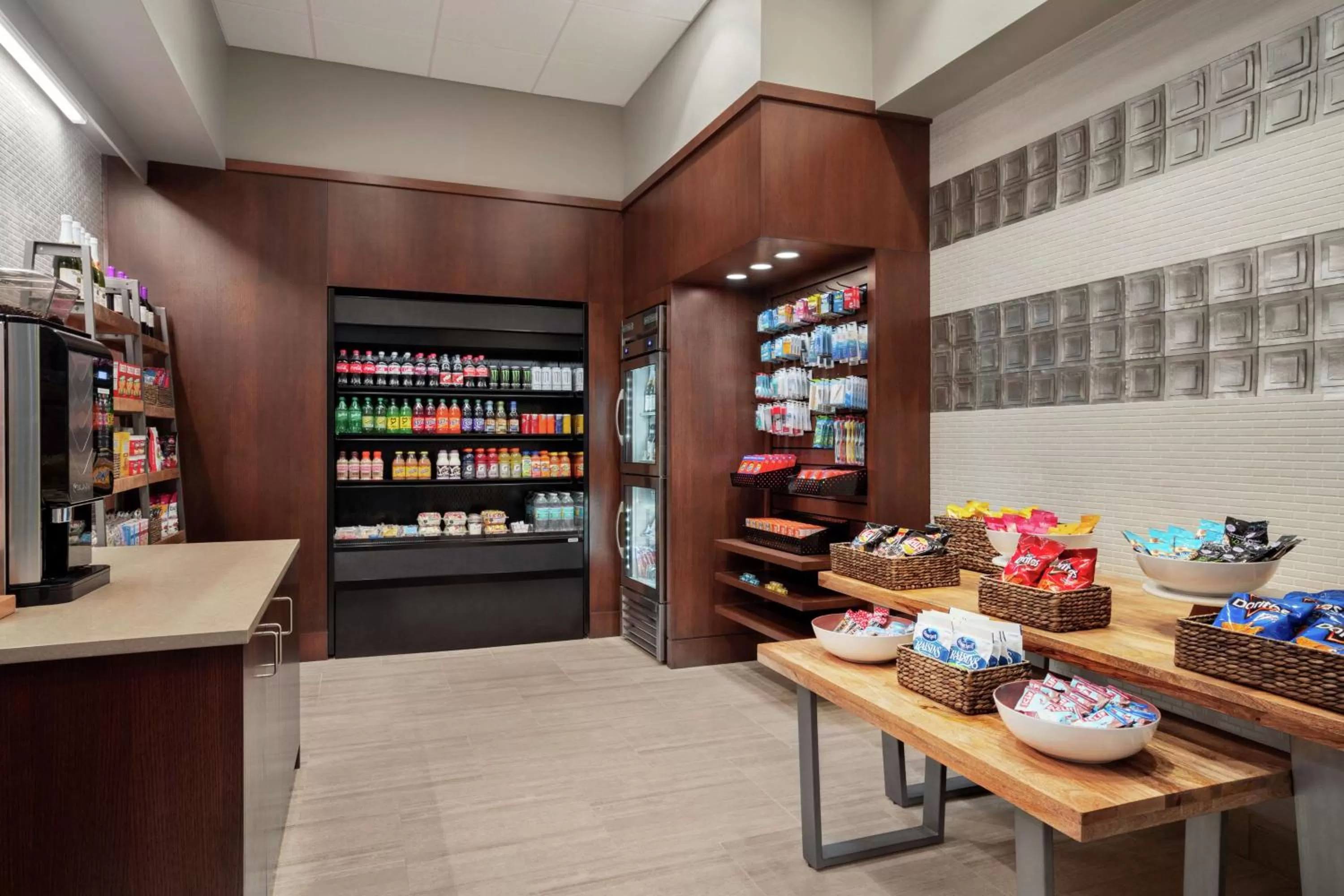 Restaurant/places to eat in Embassy Suites Brunswick