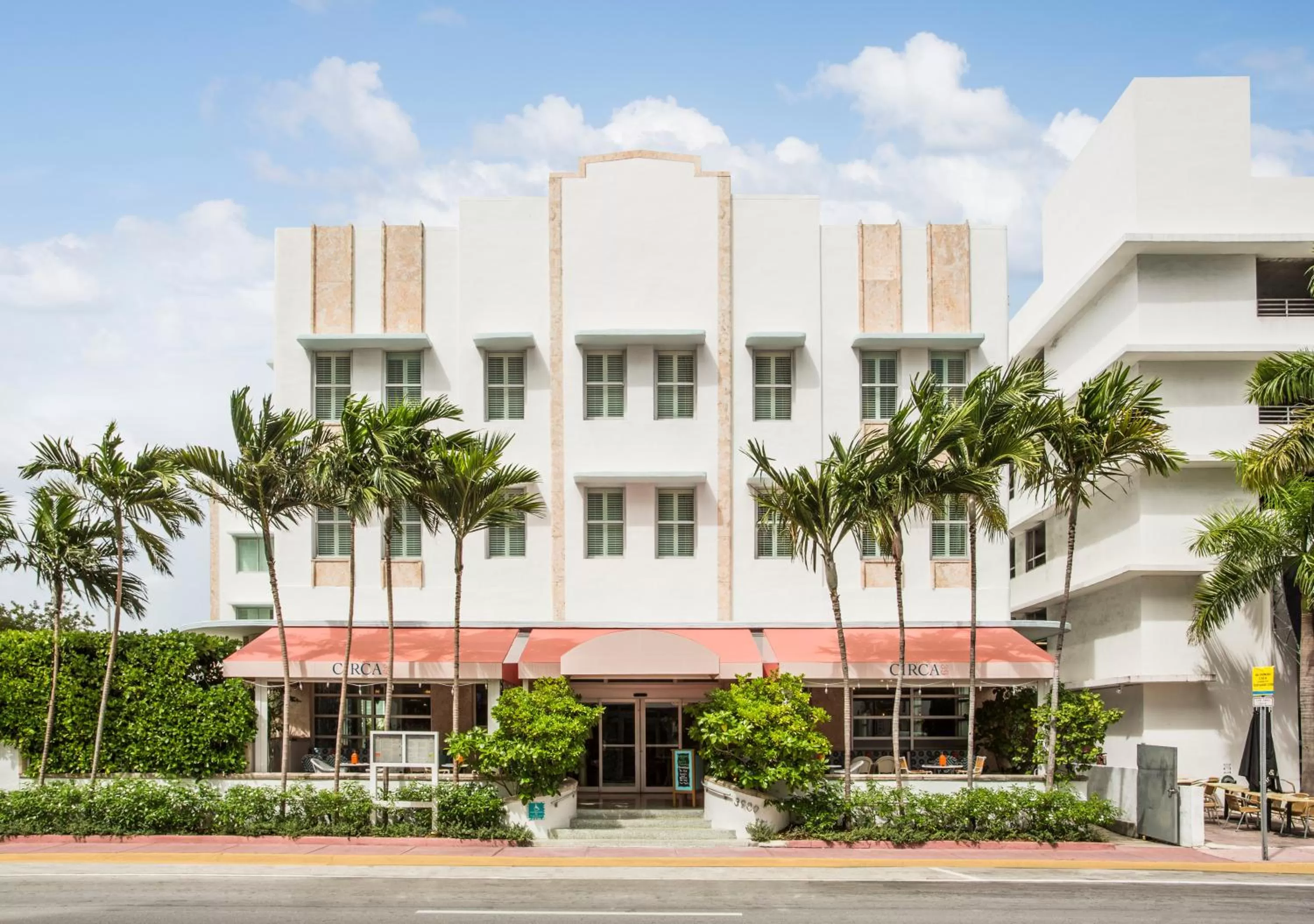 Facade/entrance in Circa 39 Miami Beach
