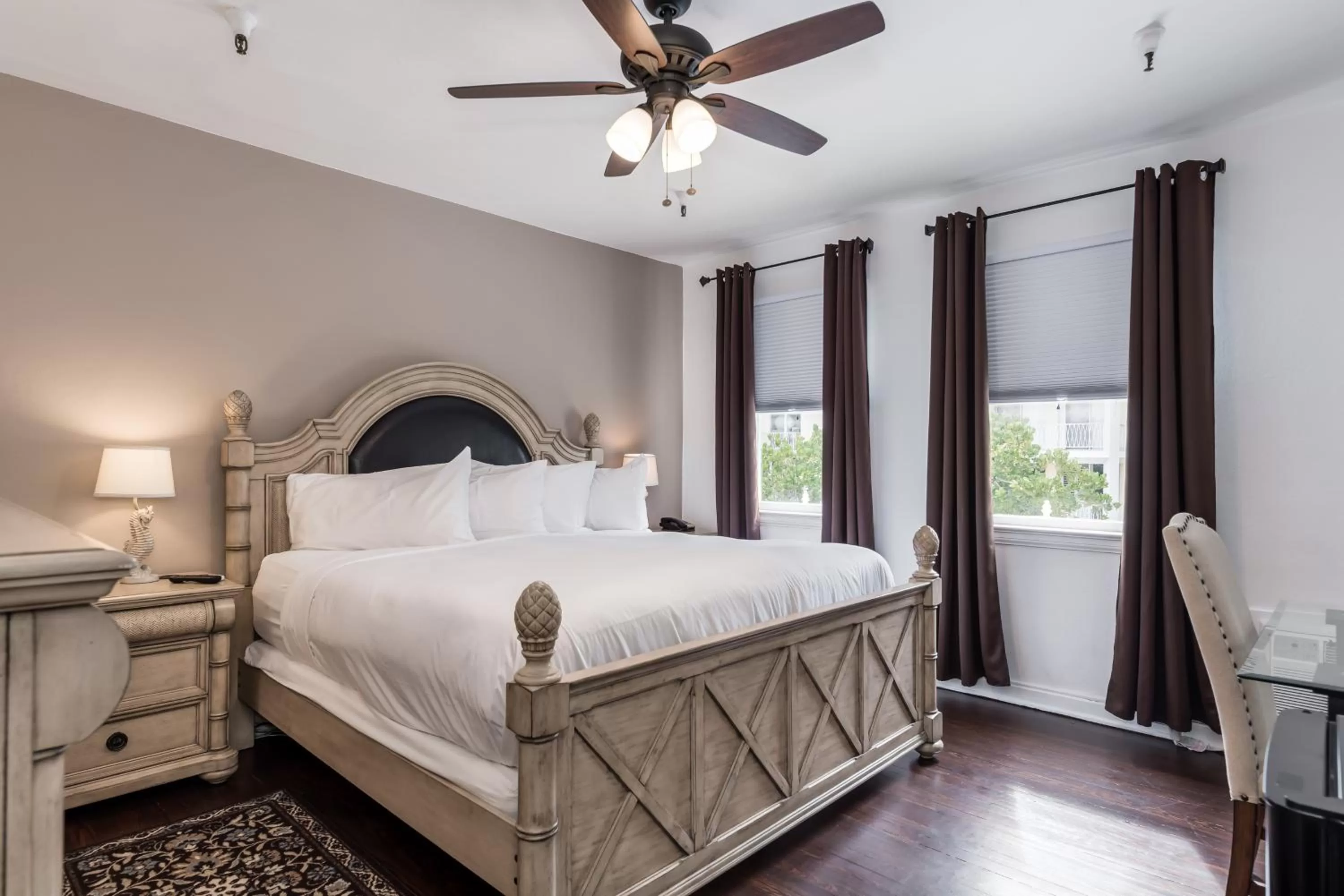 Bed in Palm Beach Historic Inn