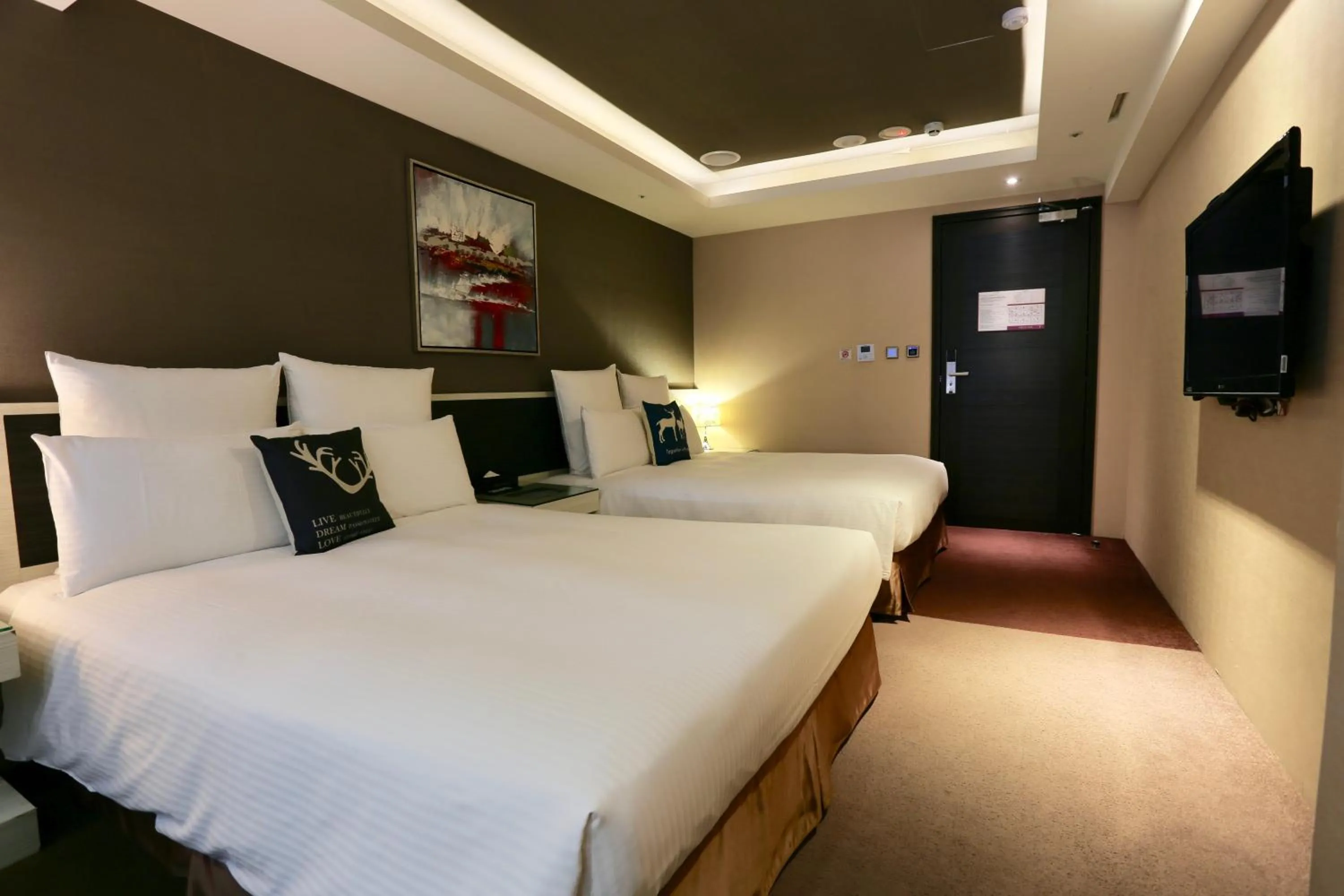 Bedroom, Bed in V-one Vogue Hotel