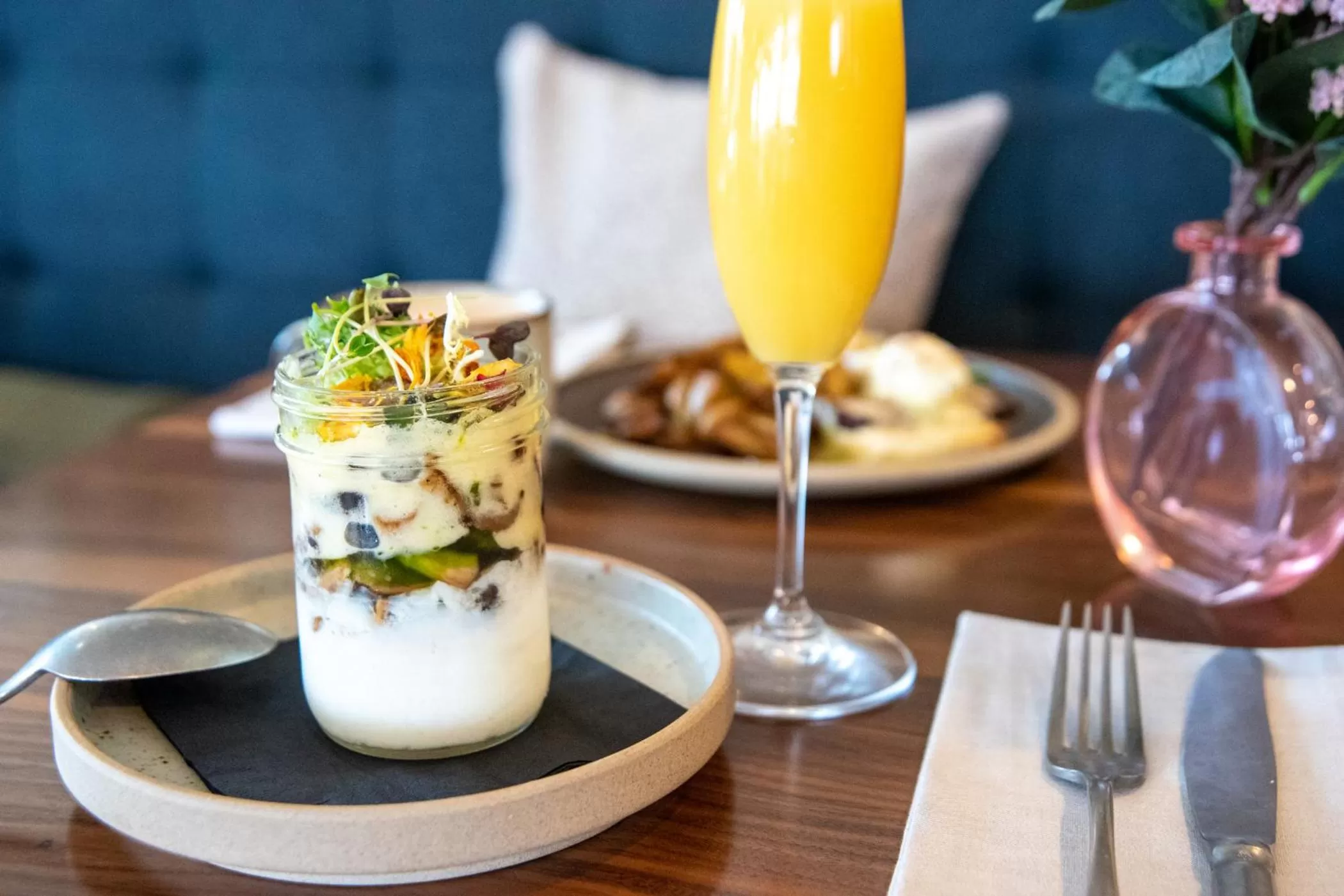 Restaurant/places to eat in The Crimson Jasper