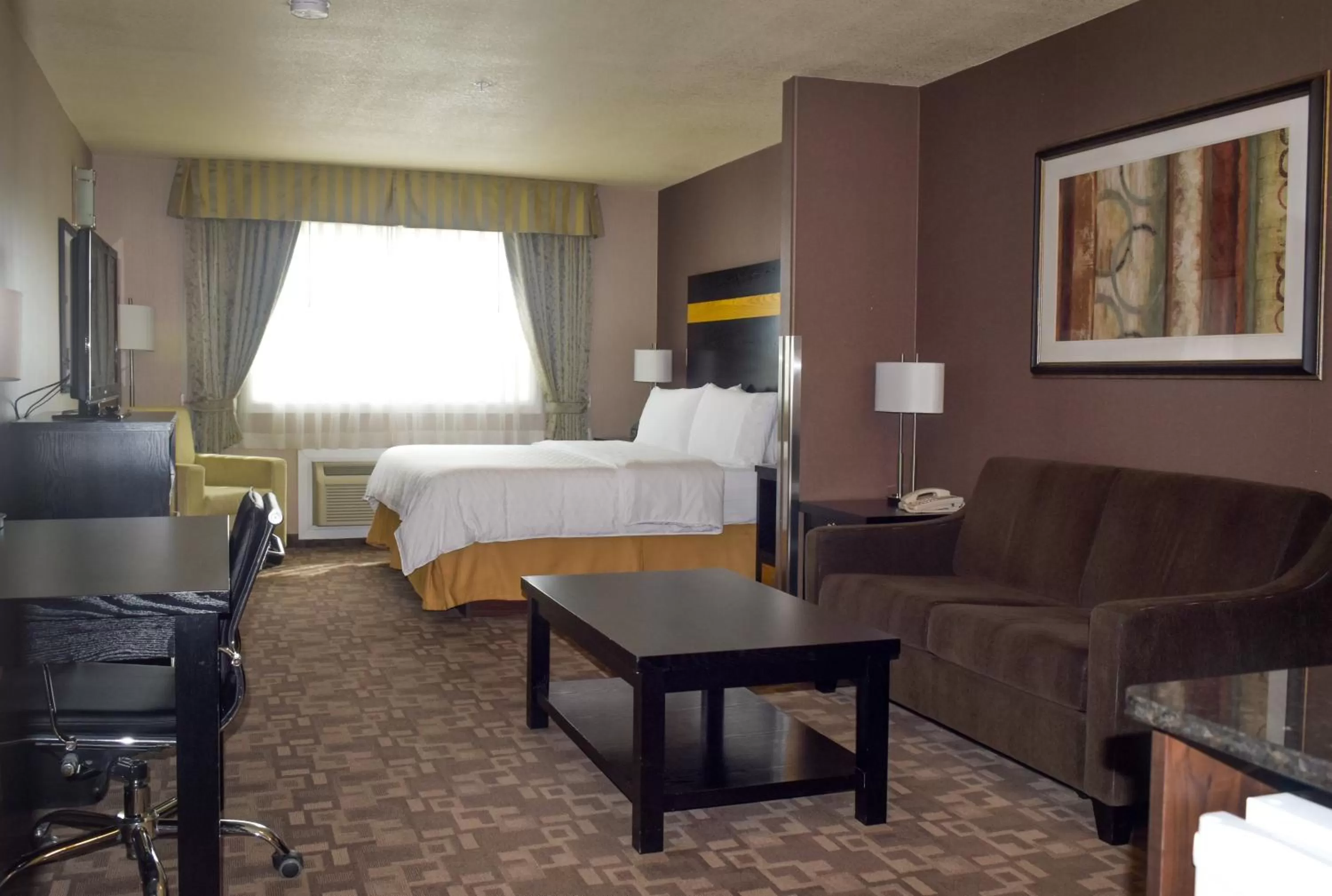 Photo of the whole room, Bed in Holiday Inn Express and Suites Dawson Creek, an IHG Hotel