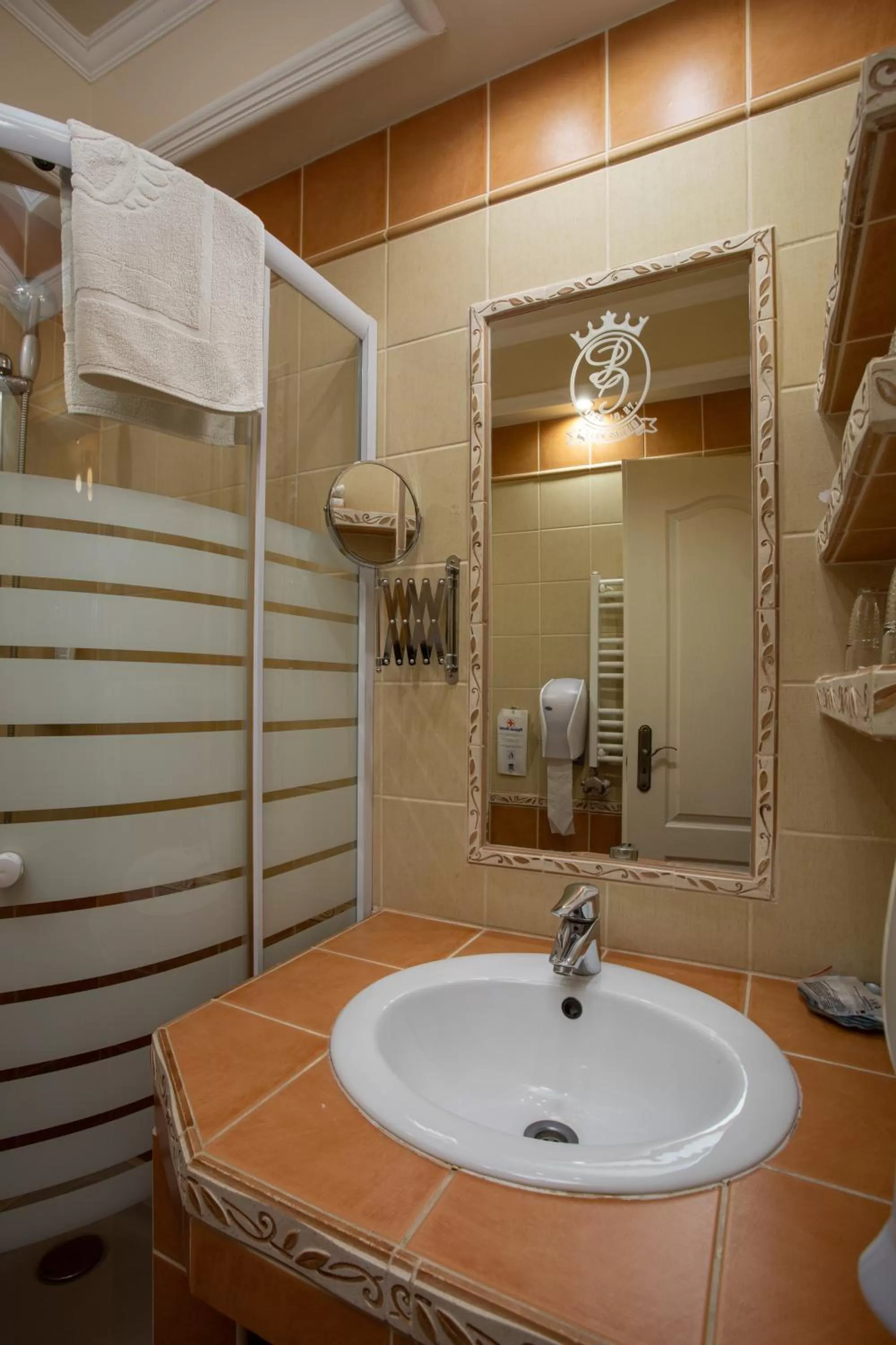 Bathroom in Illés Hotel