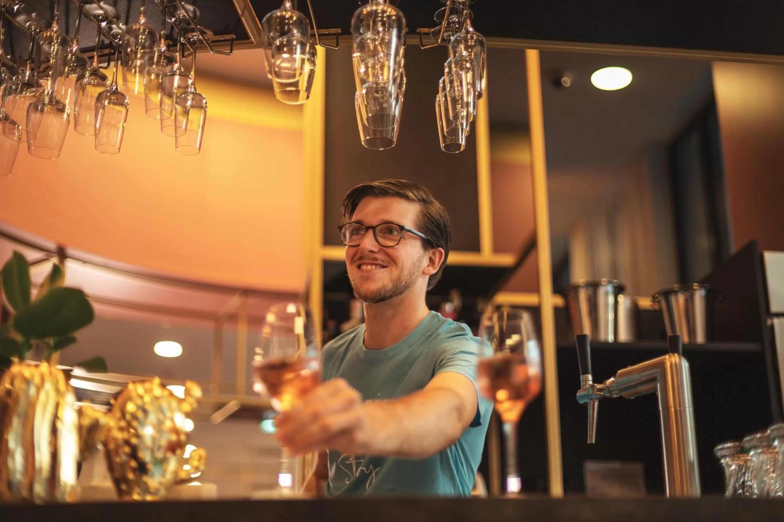 Lounge or bar in Holiday Inn - the niu, Loco Munich North by IHG